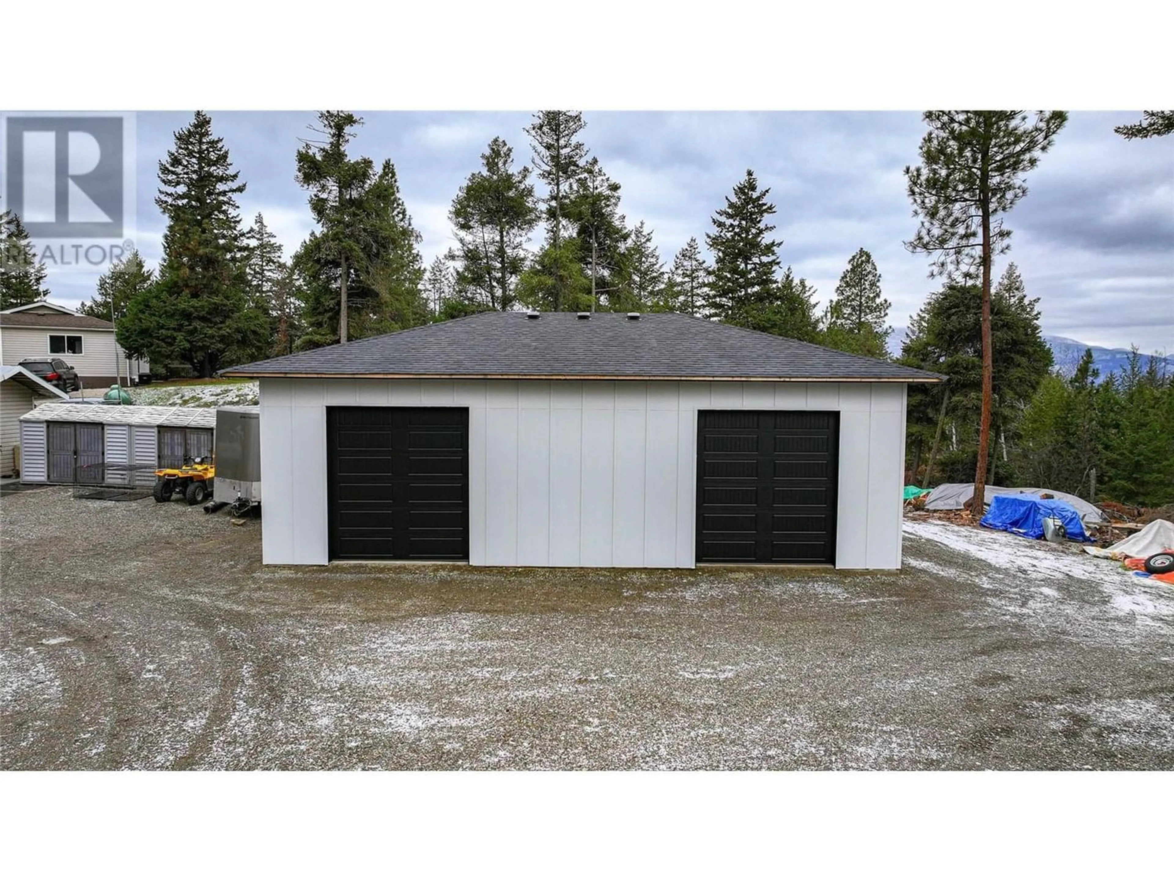 Home with vinyl exterior material for 338 Howards Road, Vernon British Columbia V1H1G4