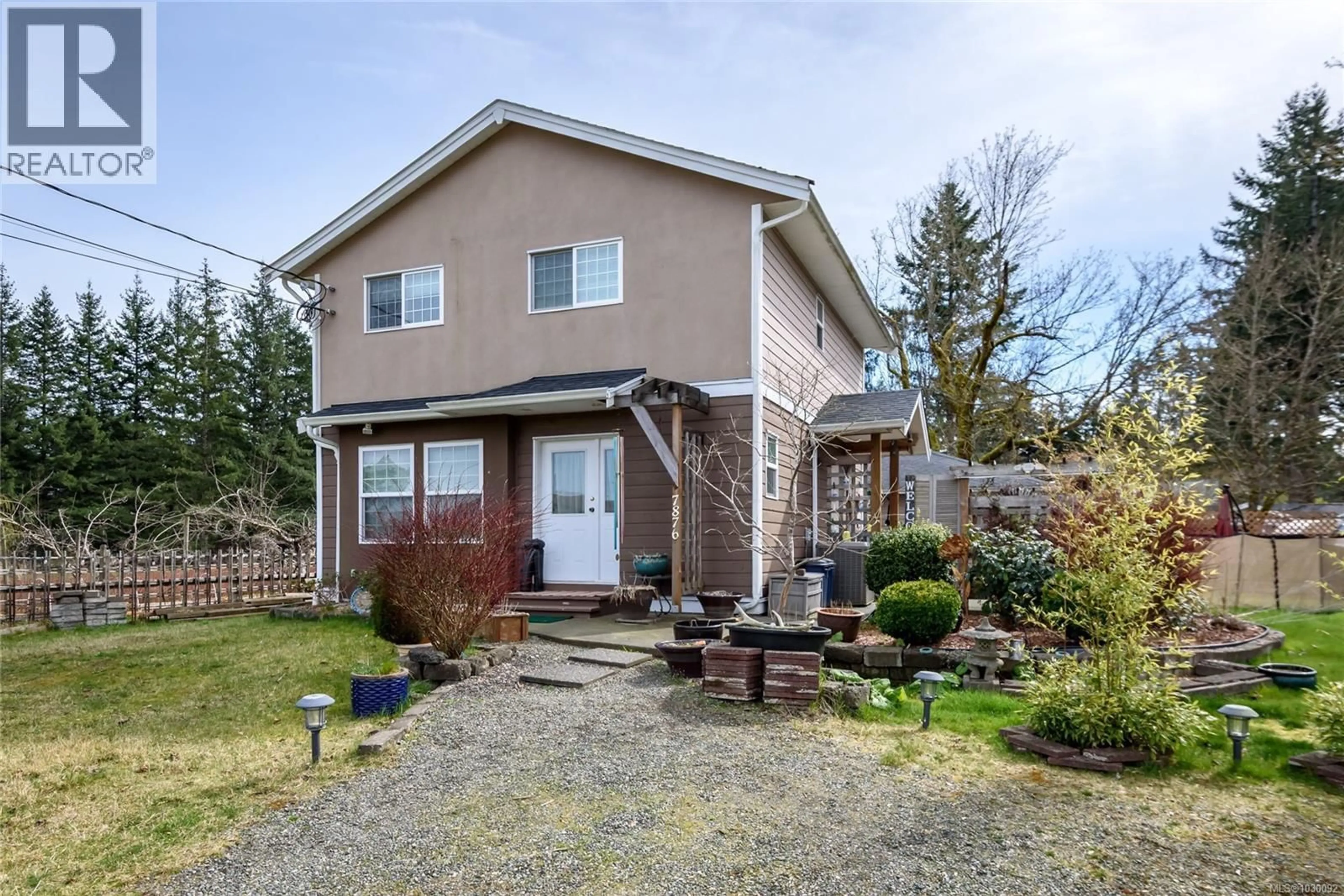 Home with vinyl exterior material, street for FAIRVIEW ROAD, Black Creek British Columbia V9J1G5