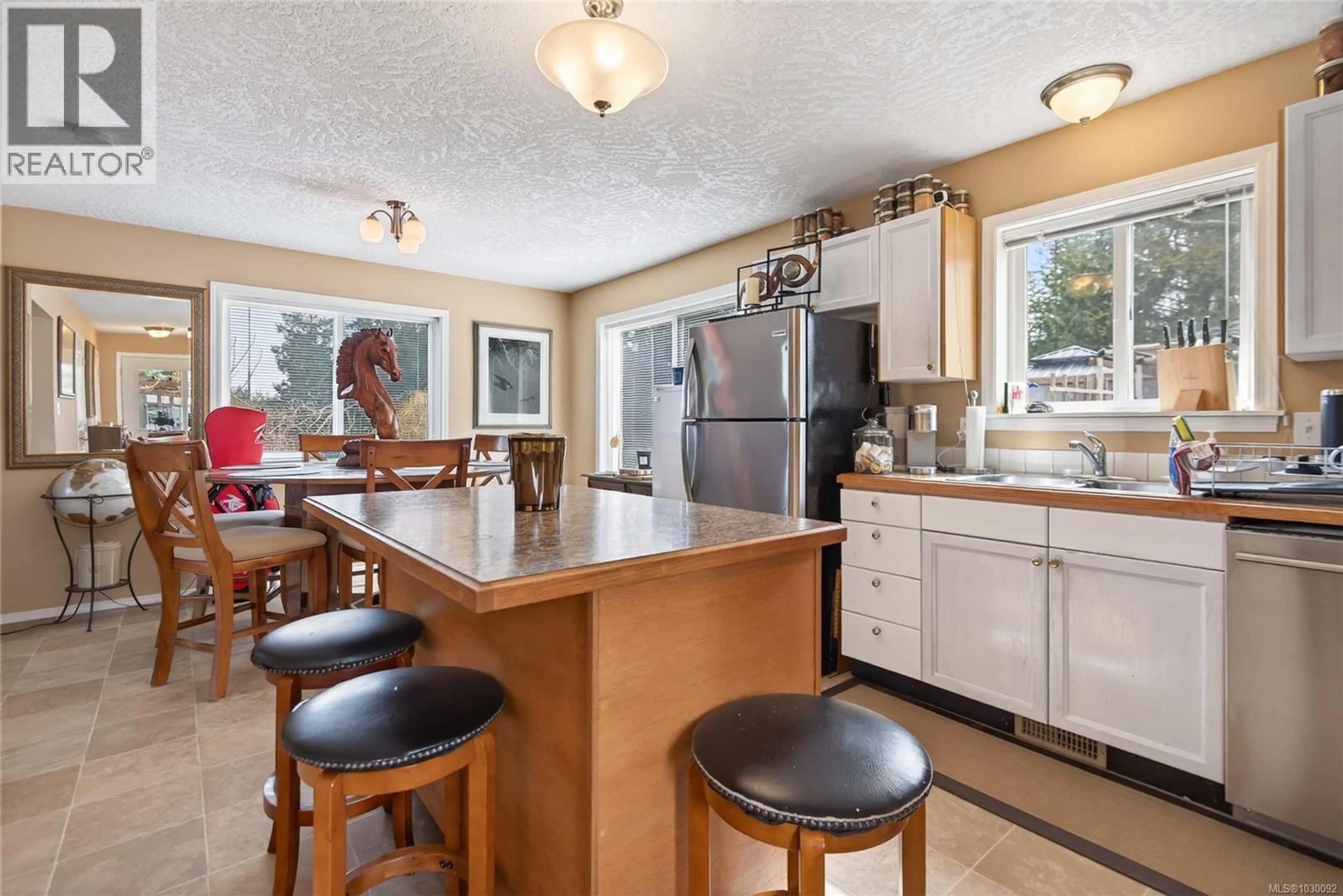 Open concept kitchen, unknown for FAIRVIEW ROAD, Black Creek British Columbia V9J1G5