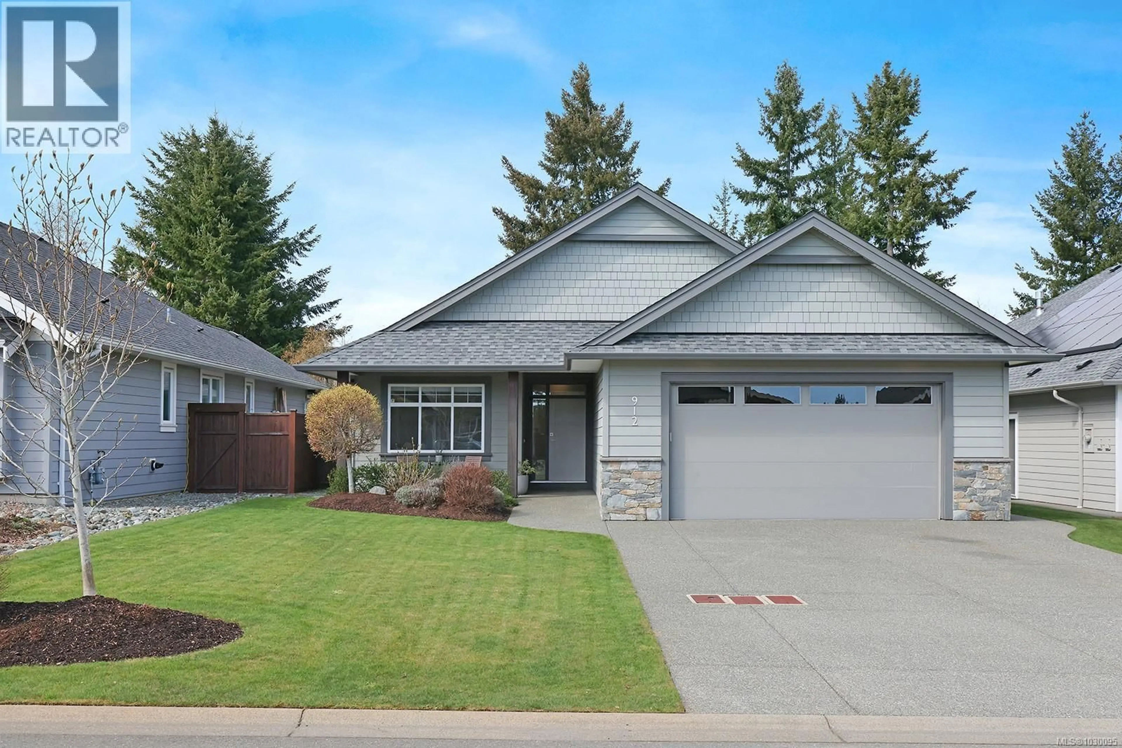 Home with vinyl exterior material, street for 912 PRESTWICK PLACE, Courtenay British Columbia V9N0E1