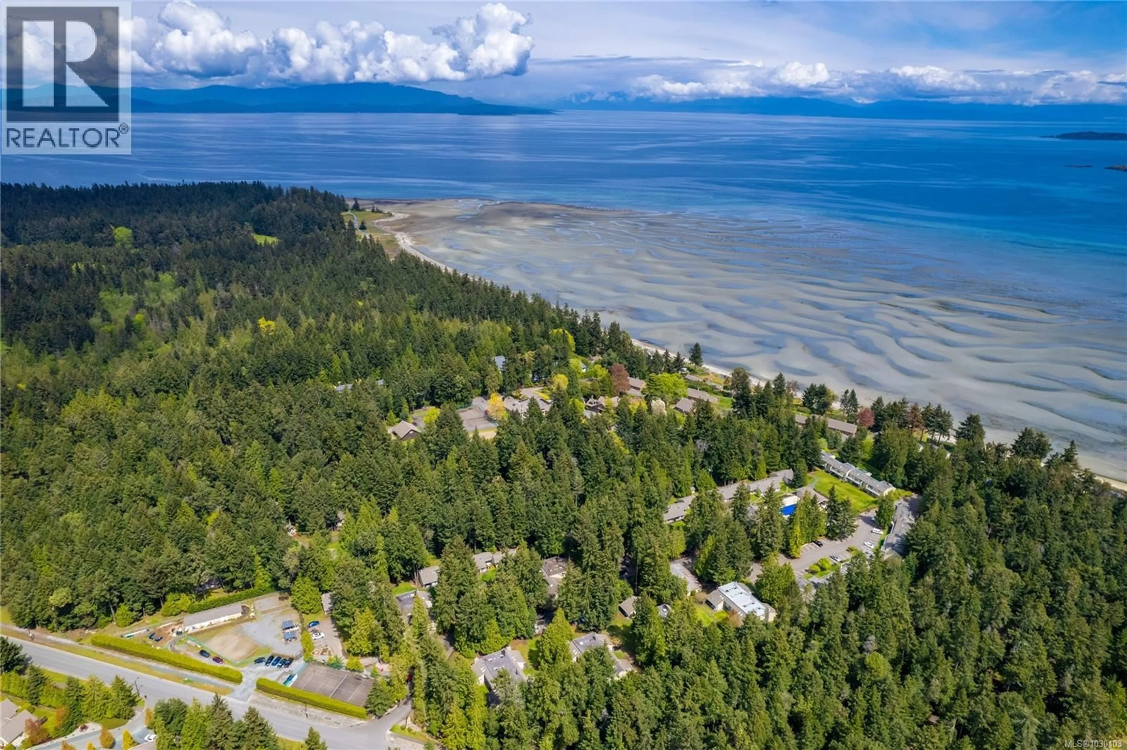 A pic from outside/outdoor area/front of a property/back of a property/a pic from drone, water/lake/river/ocean view for 57 - 1135 RESORT DRIVE, Parksville British Columbia V9P2T6