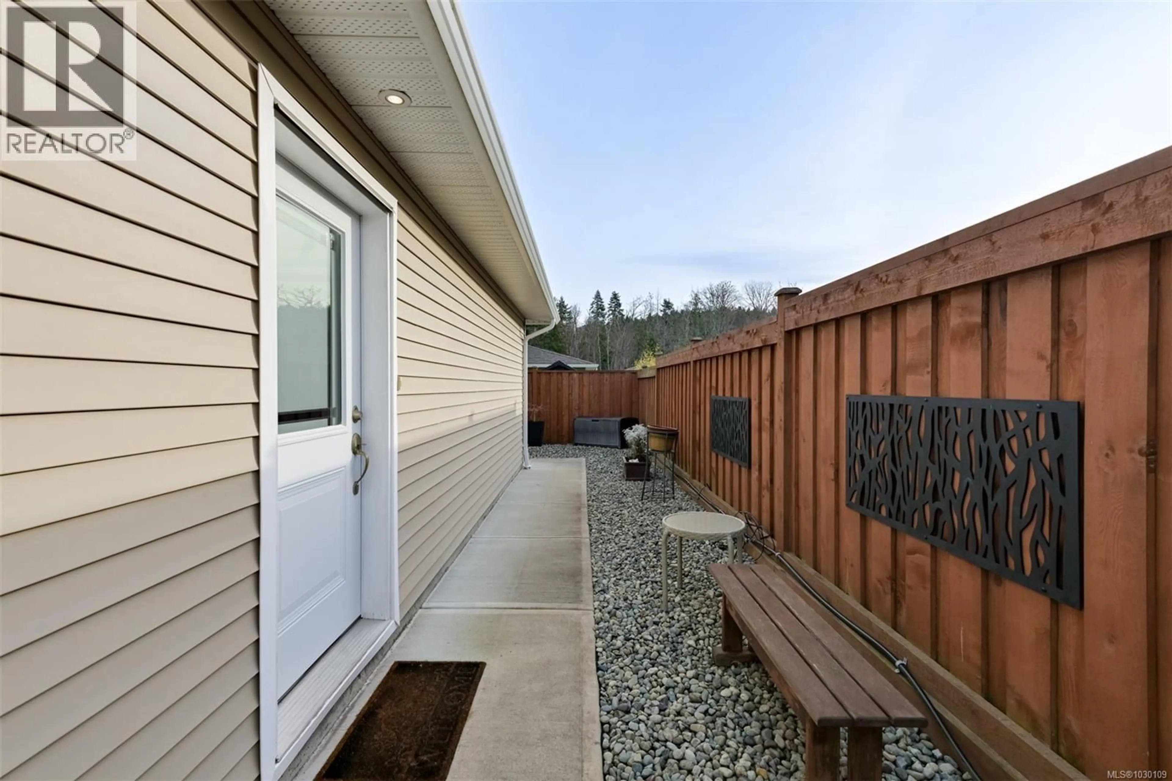 Patio, street for 52 - 7586 TETAYUT ROAD, Central Saanich British Columbia V8M0B4