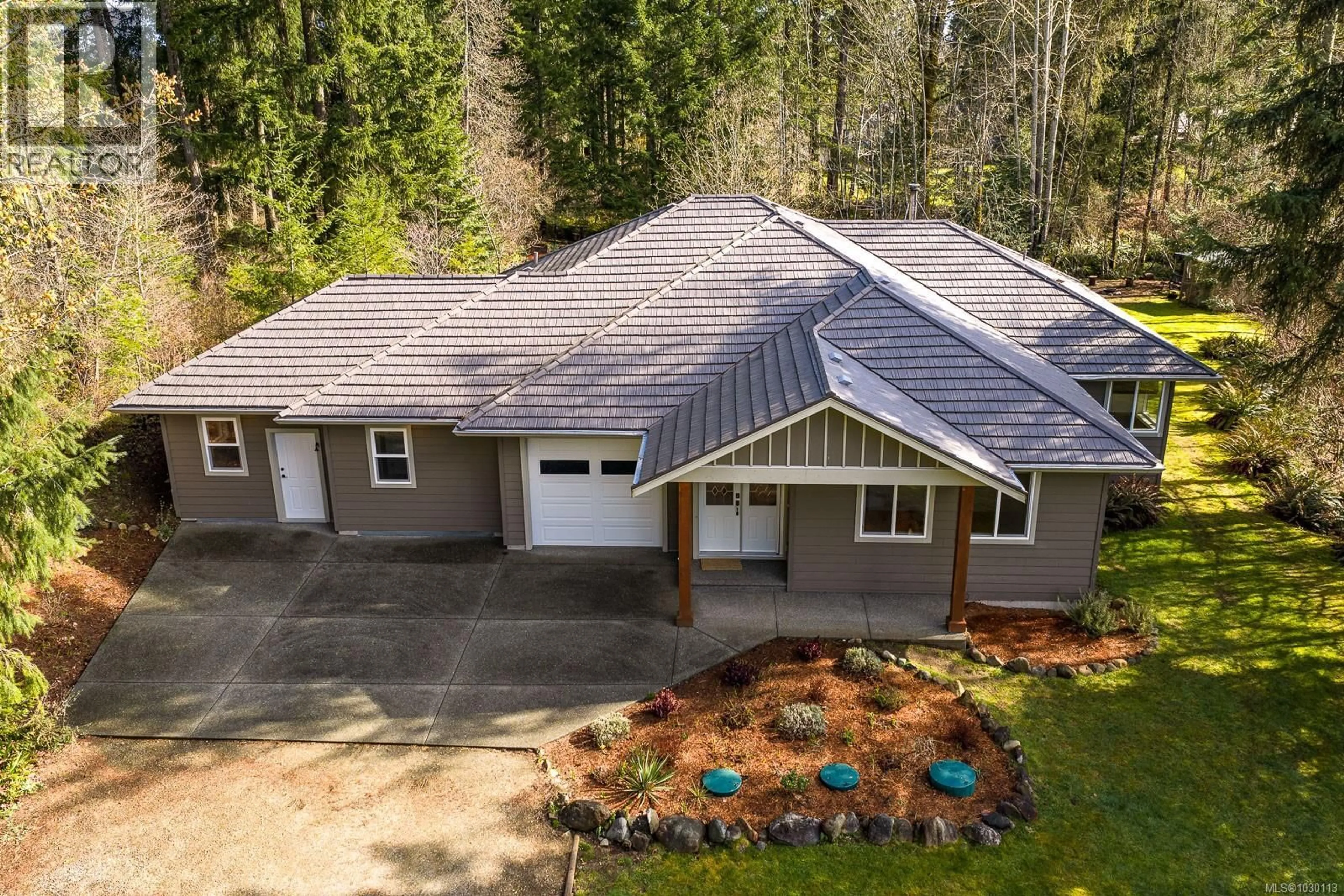 A pic from outside/outdoor area/front of a property/back of a property/a pic from drone, unknown for 176 WEBB ROAD, Courtenay British Columbia V9N9L9
