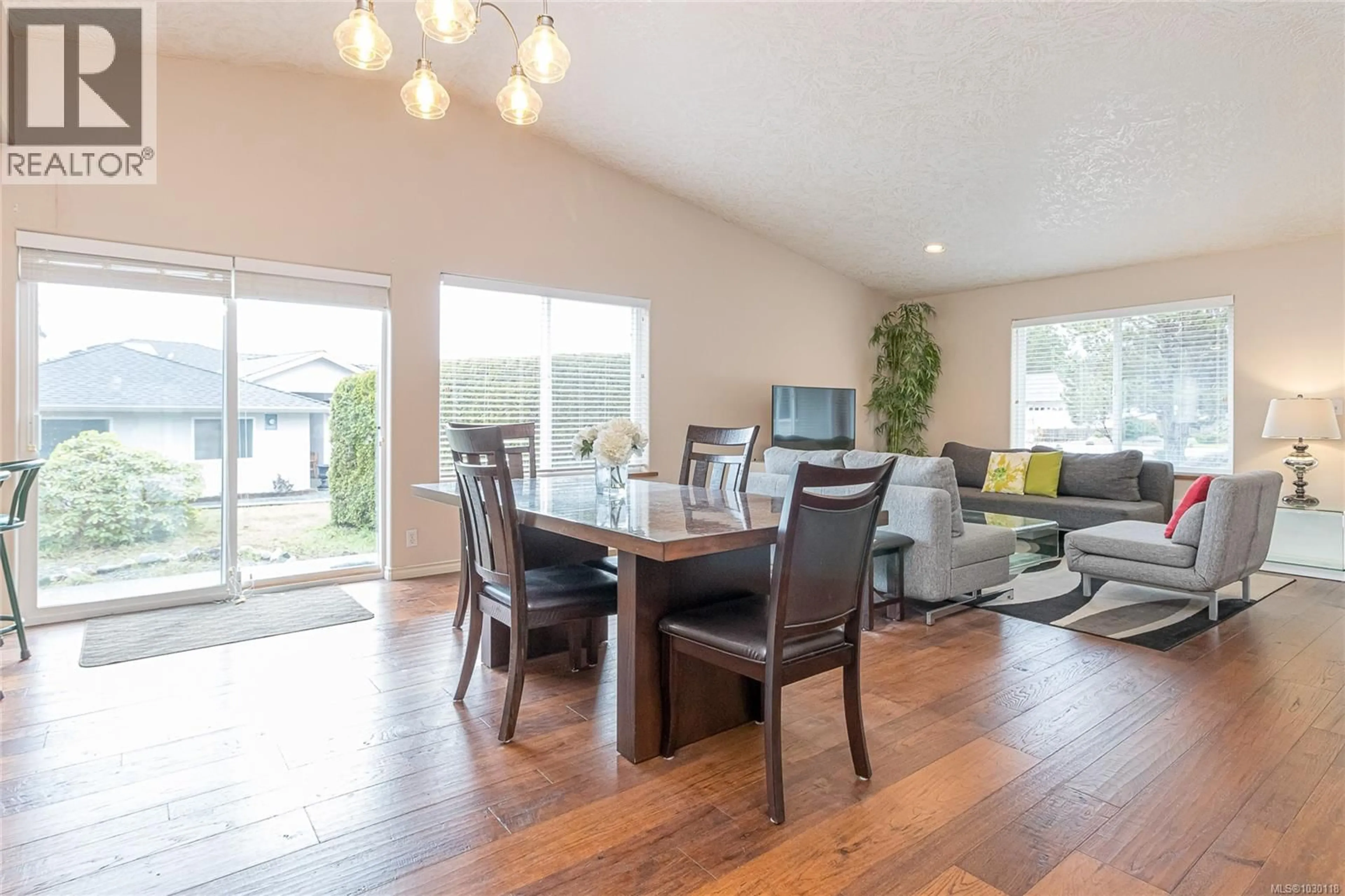 Dining room, wood/laminate floor for 3043 RAYMUR PLACE, Qualicum Beach British Columbia V9K2N9