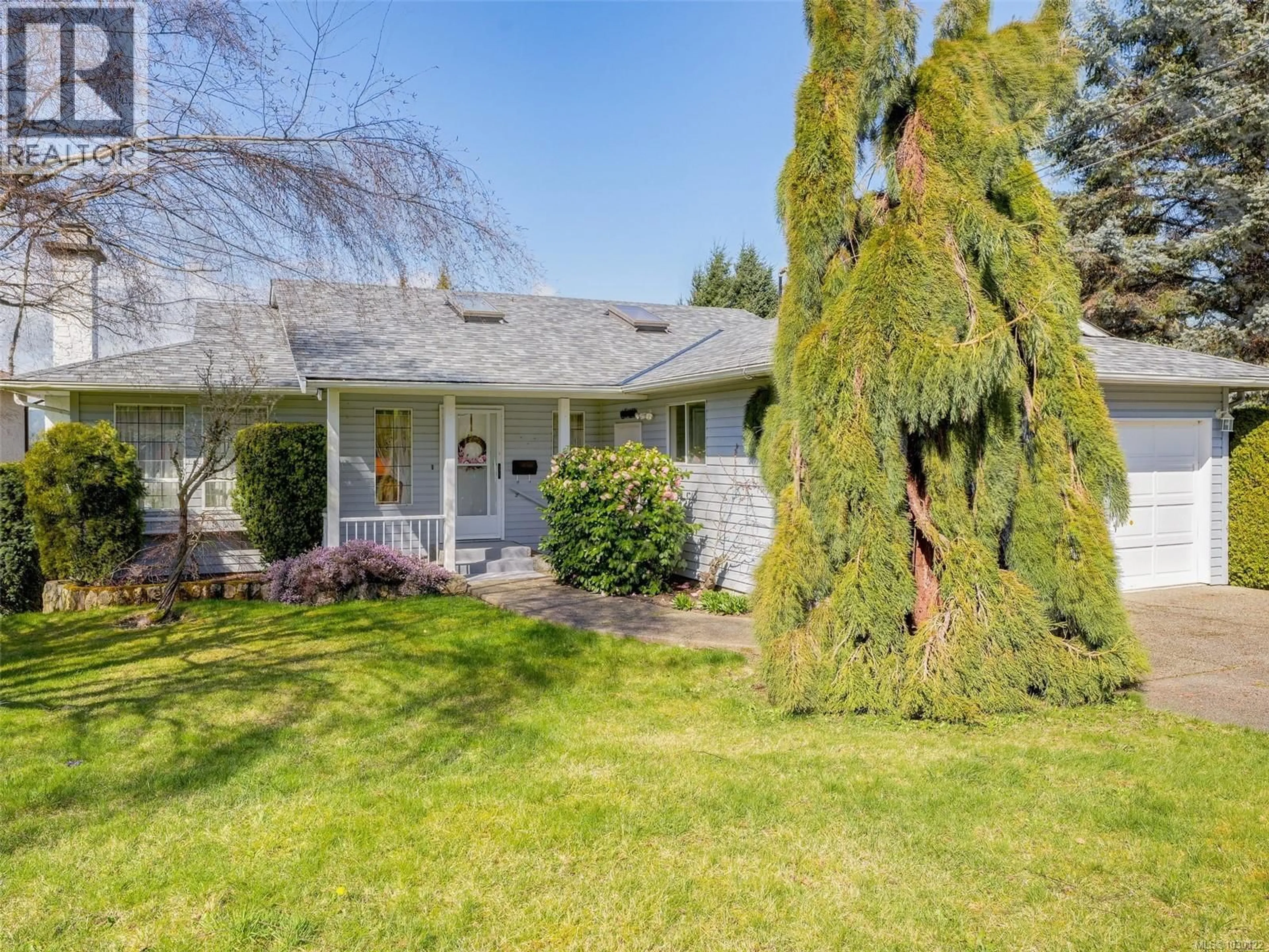 Home with vinyl exterior material, street for 3250 SEDGWICK DRIVE, Colwood British Columbia V9C3K2