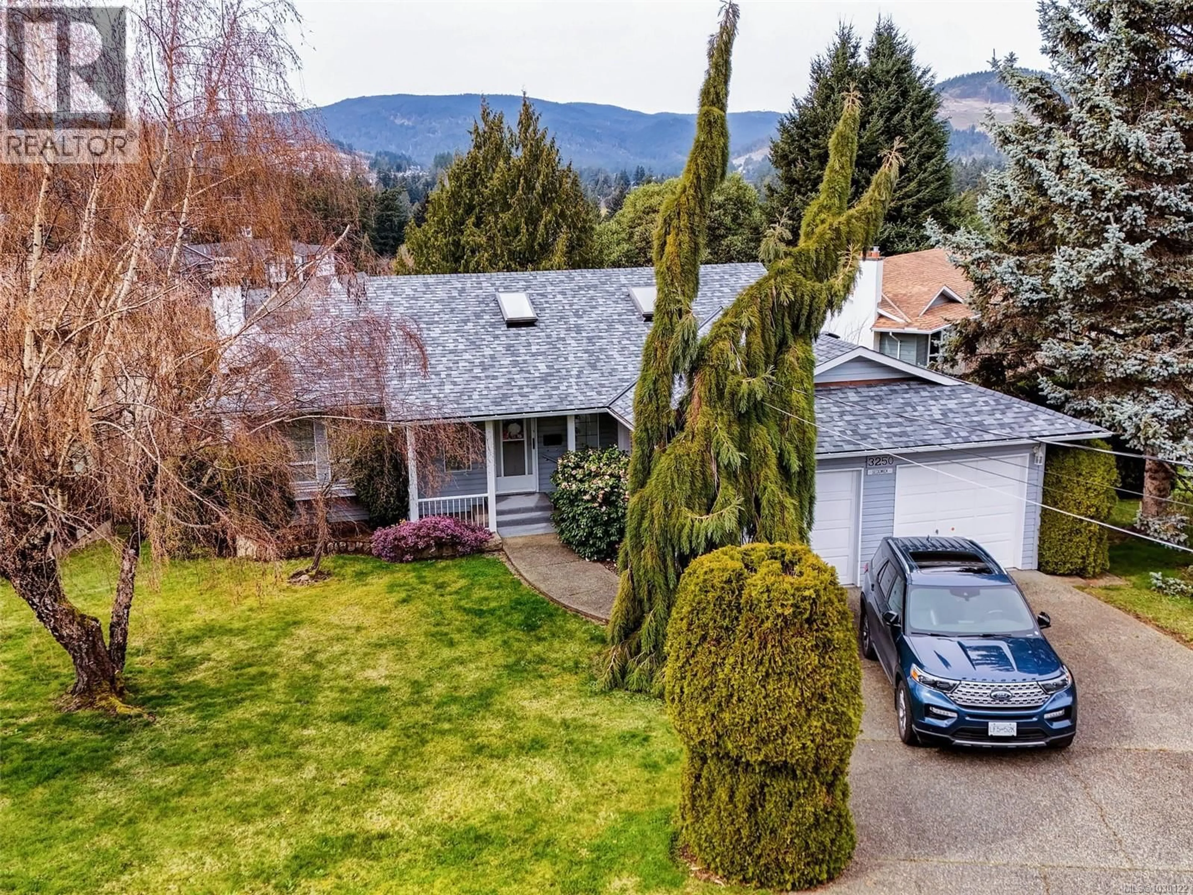 A pic from outside/outdoor area/front of a property/back of a property/a pic from drone, mountain view for 3250 SEDGWICK DRIVE, Colwood British Columbia V9C3K2