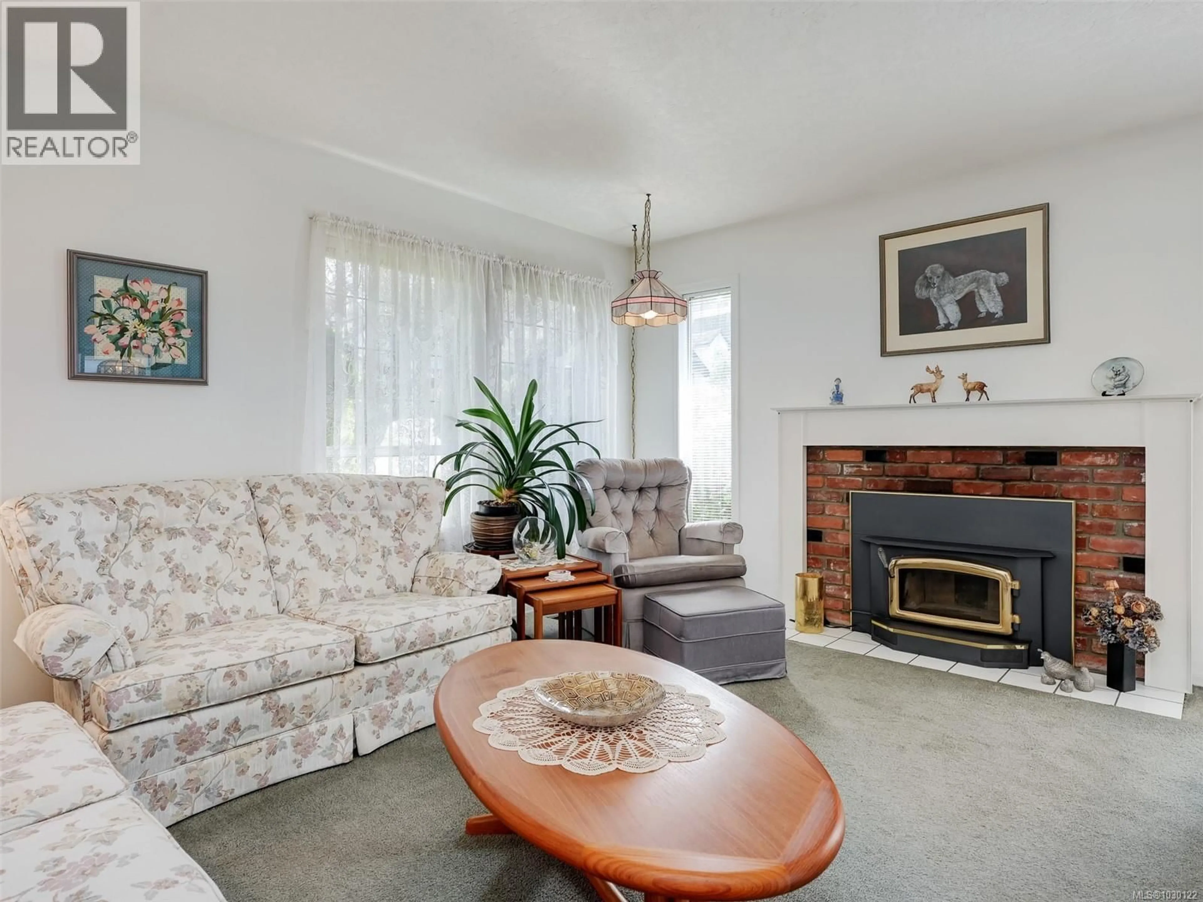 Living room with furniture, unknown for 3250 SEDGWICK DRIVE, Colwood British Columbia V9C3K2