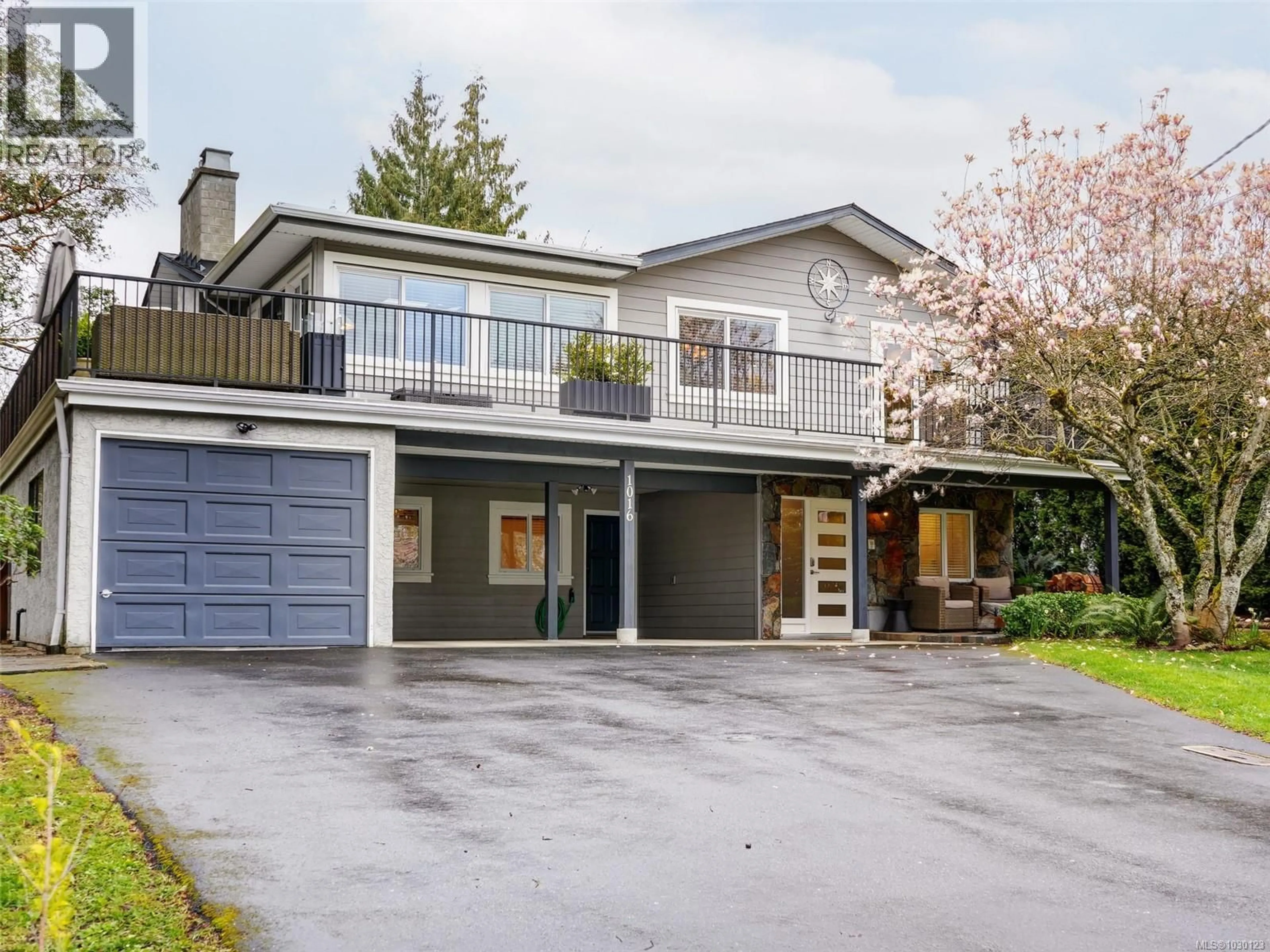 Home with vinyl exterior material, street for 1016 CLARKE ROAD, Central Saanich British Columbia V8M1C7
