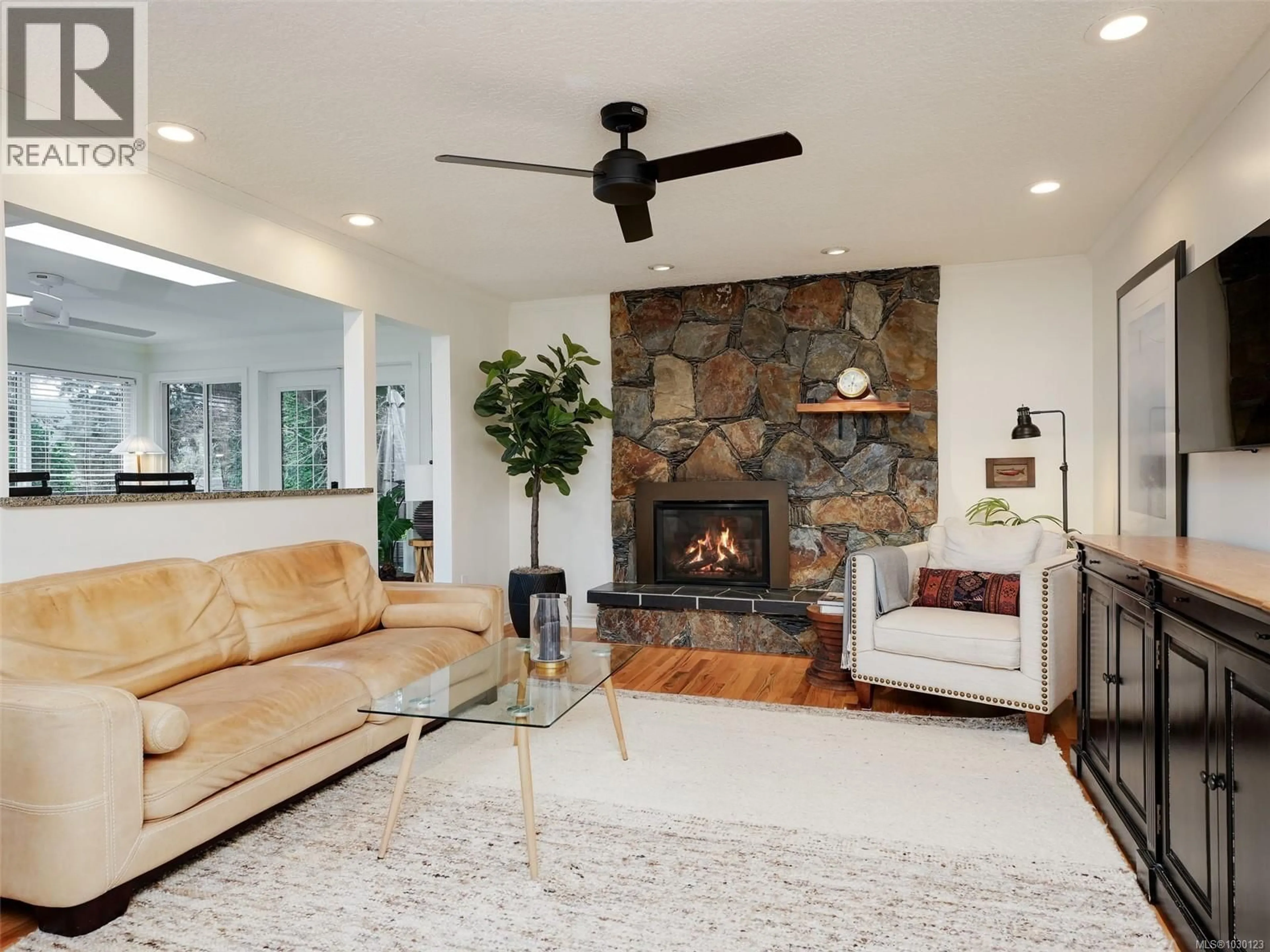 Living room with furniture, unknown for 1016 CLARKE ROAD, Central Saanich British Columbia V8M1C7