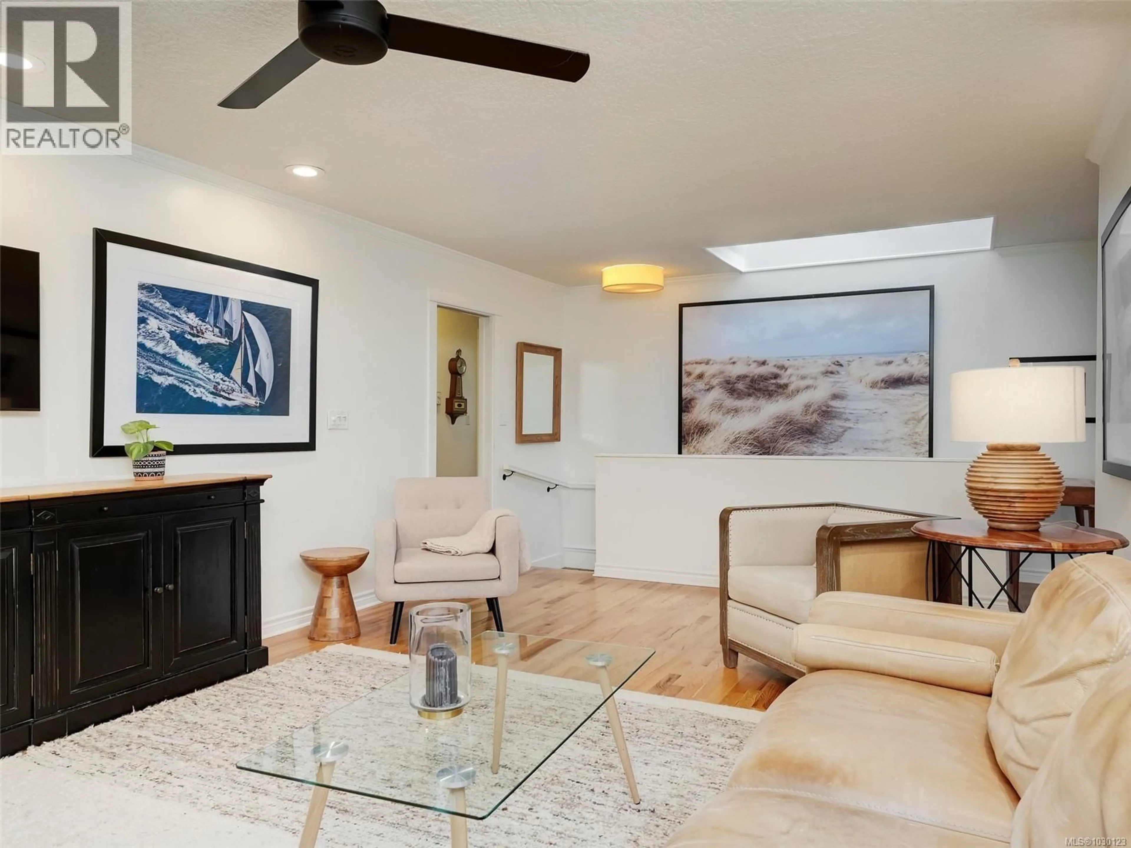 Living room with furniture, unknown for 1016 CLARKE ROAD, Central Saanich British Columbia V8M1C7