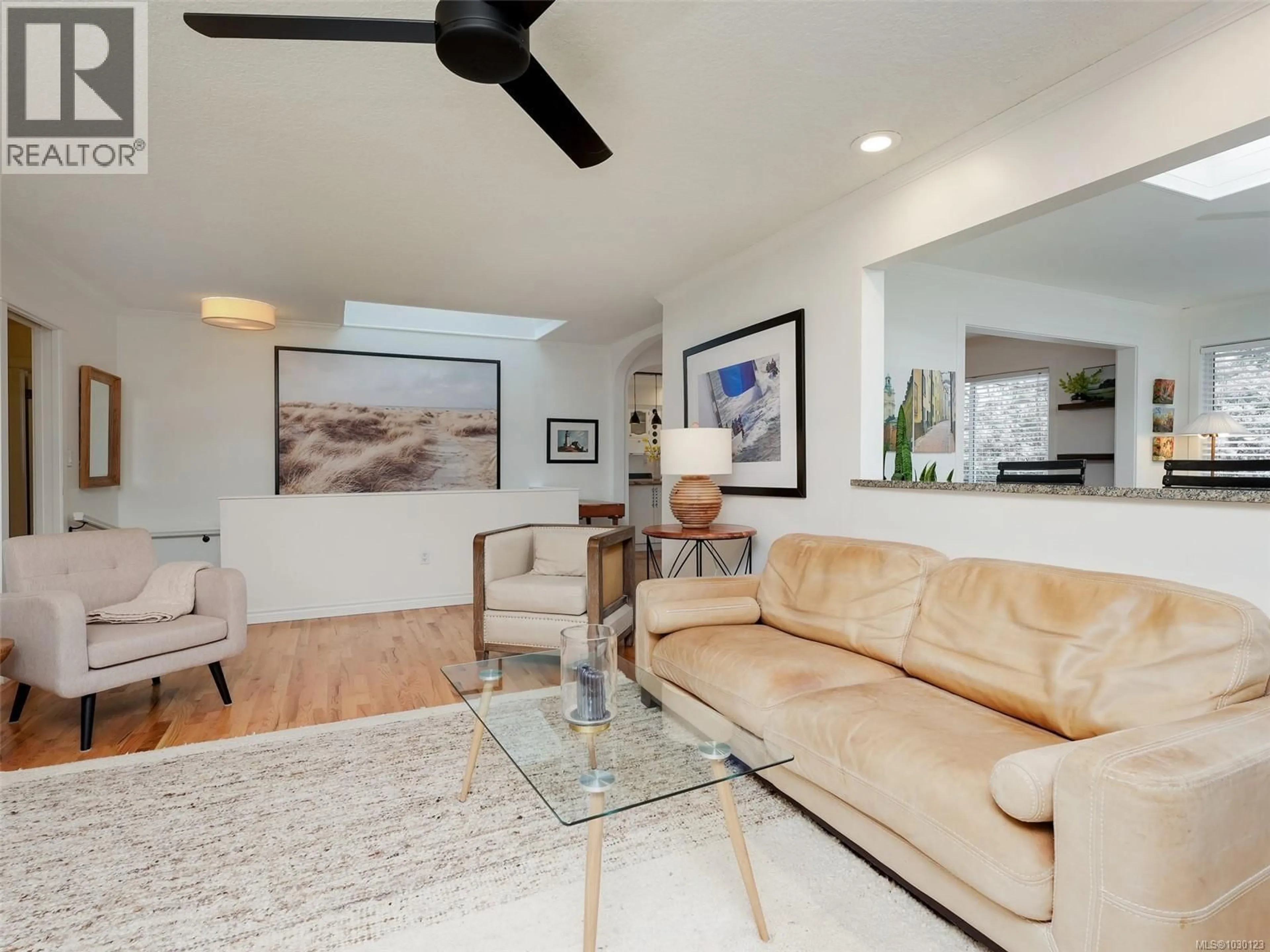 Living room with furniture, unknown for 1016 CLARKE ROAD, Central Saanich British Columbia V8M1C7