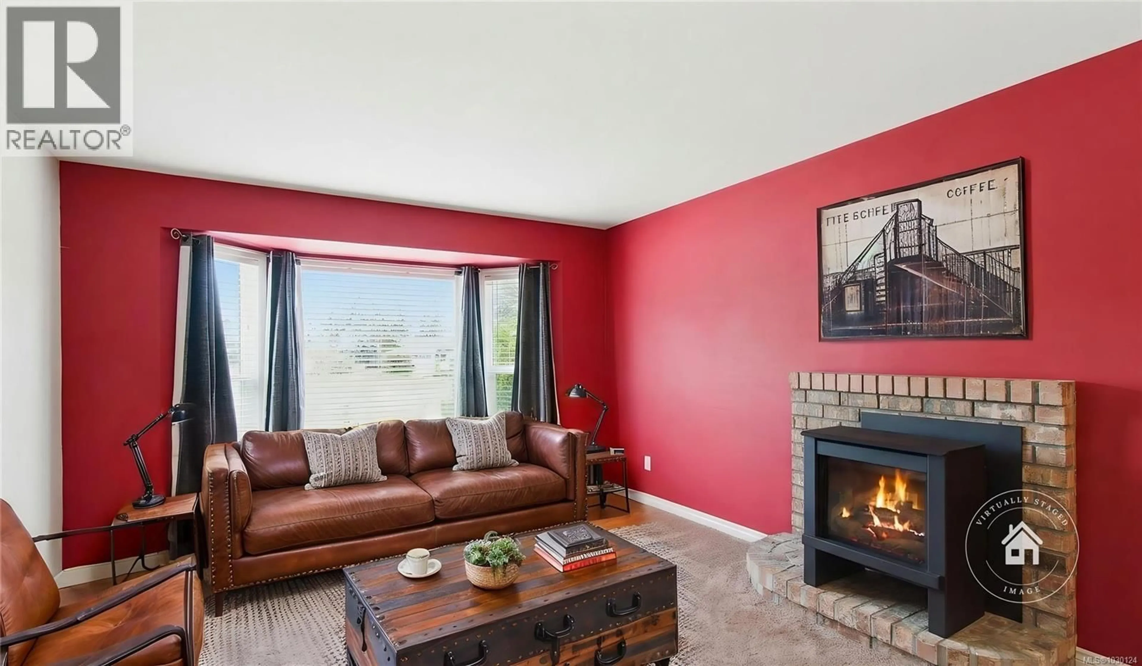 Living room with furniture, wood/laminate floor for 652 ERMINESKIN AVENUE, Parksville British Columbia V9P1G2