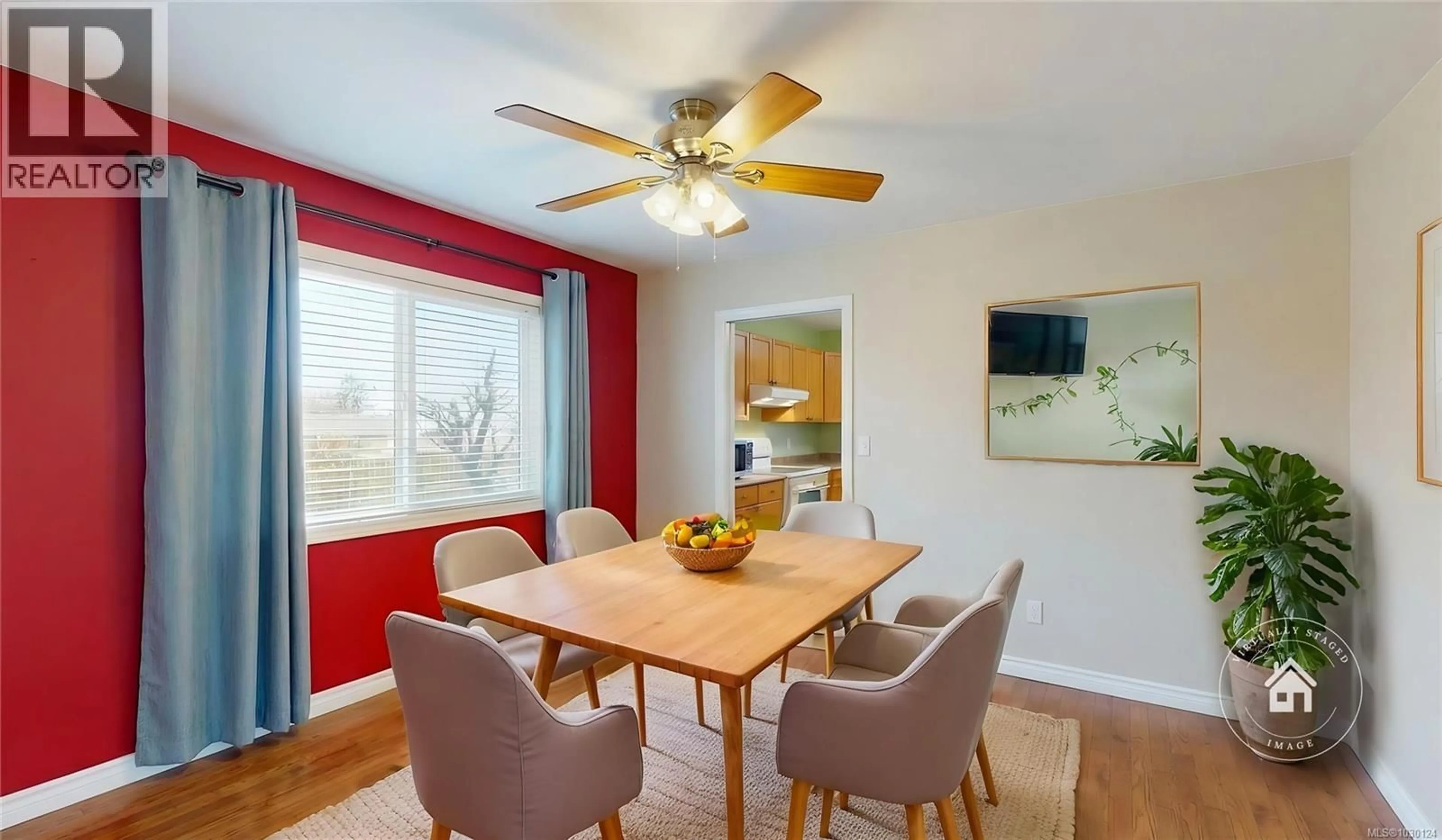 Dining room, wood/laminate floor for 652 ERMINESKIN AVENUE, Parksville British Columbia V9P1G2