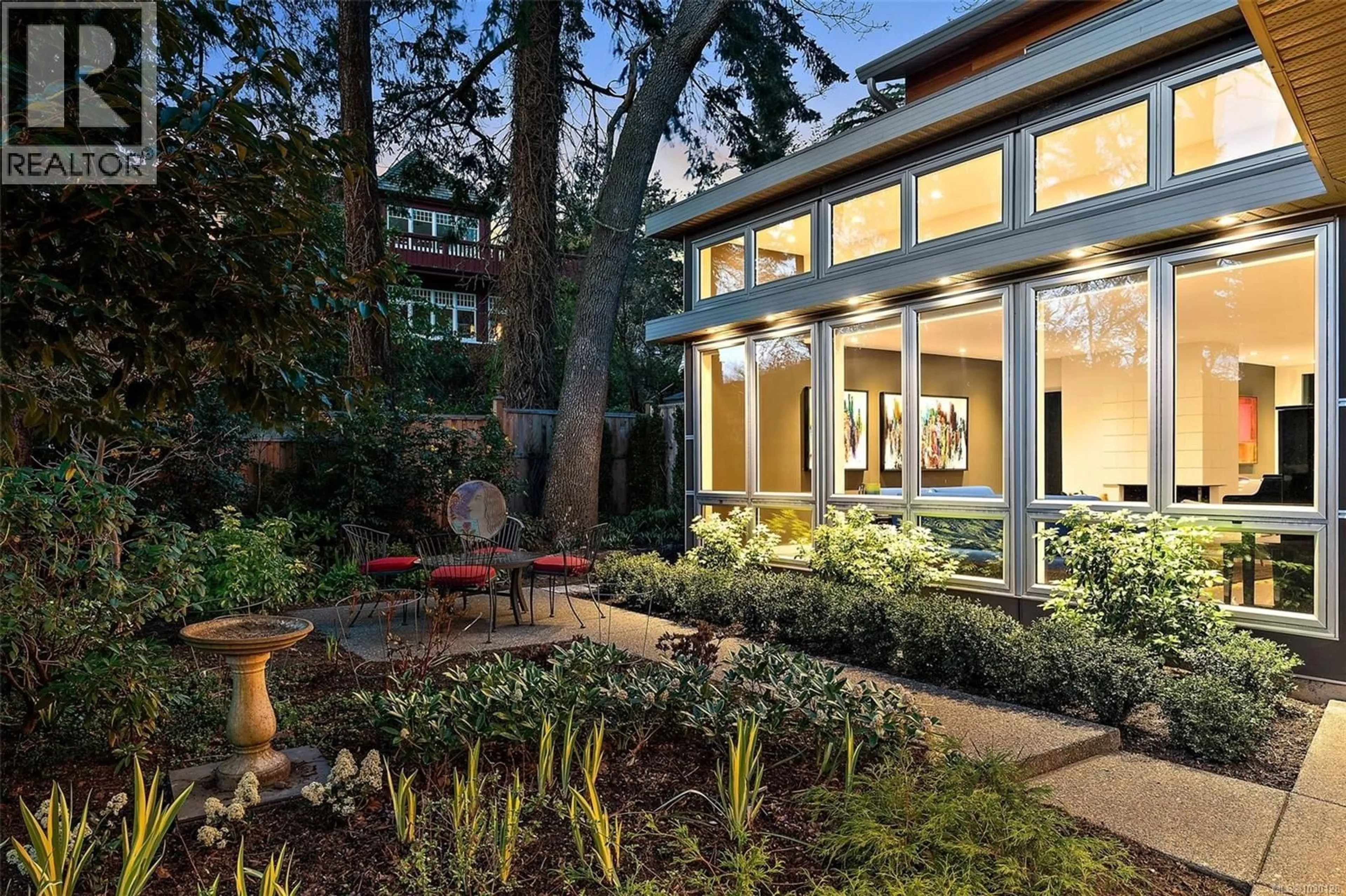 Patio, unknown for 929 REDFERN STREET, Victoria British Columbia V8S4E7