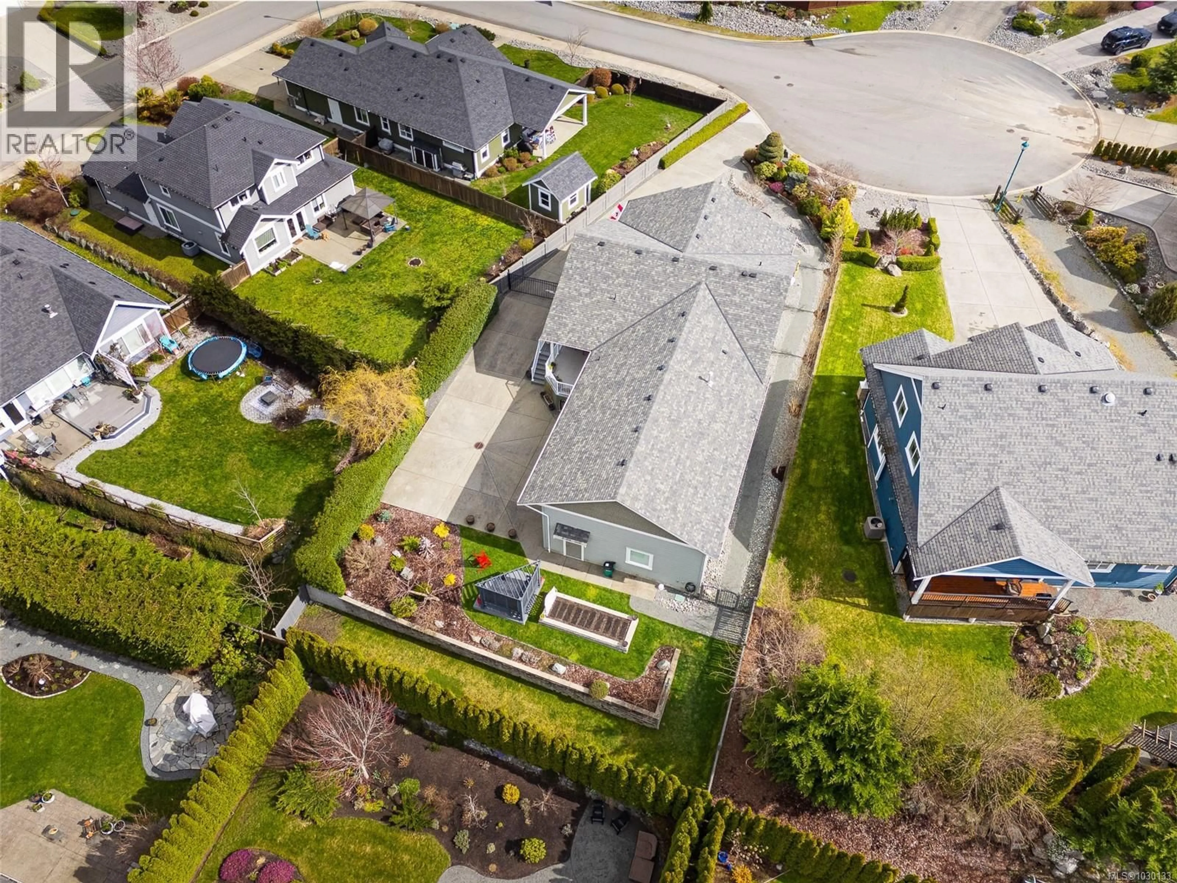 A pic from outside/outdoor area/front of a property/back of a property/a pic from drone, street for 2565 FAULKNER PLACE, Mill Bay British Columbia V0R2P1