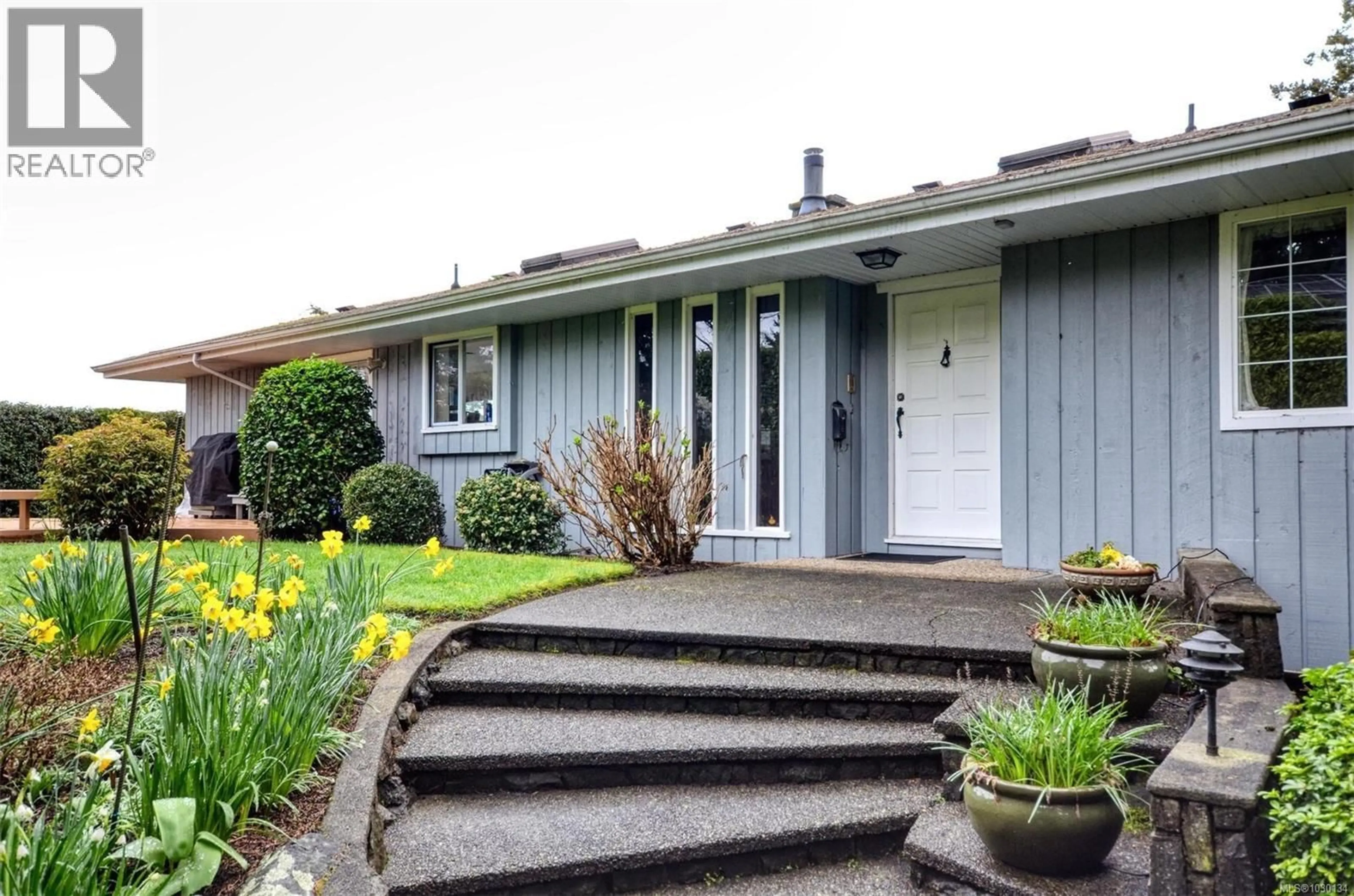 Home with vinyl exterior material, street for 10502 JOCELYN PLACE, Sidney British Columbia V8L2P5