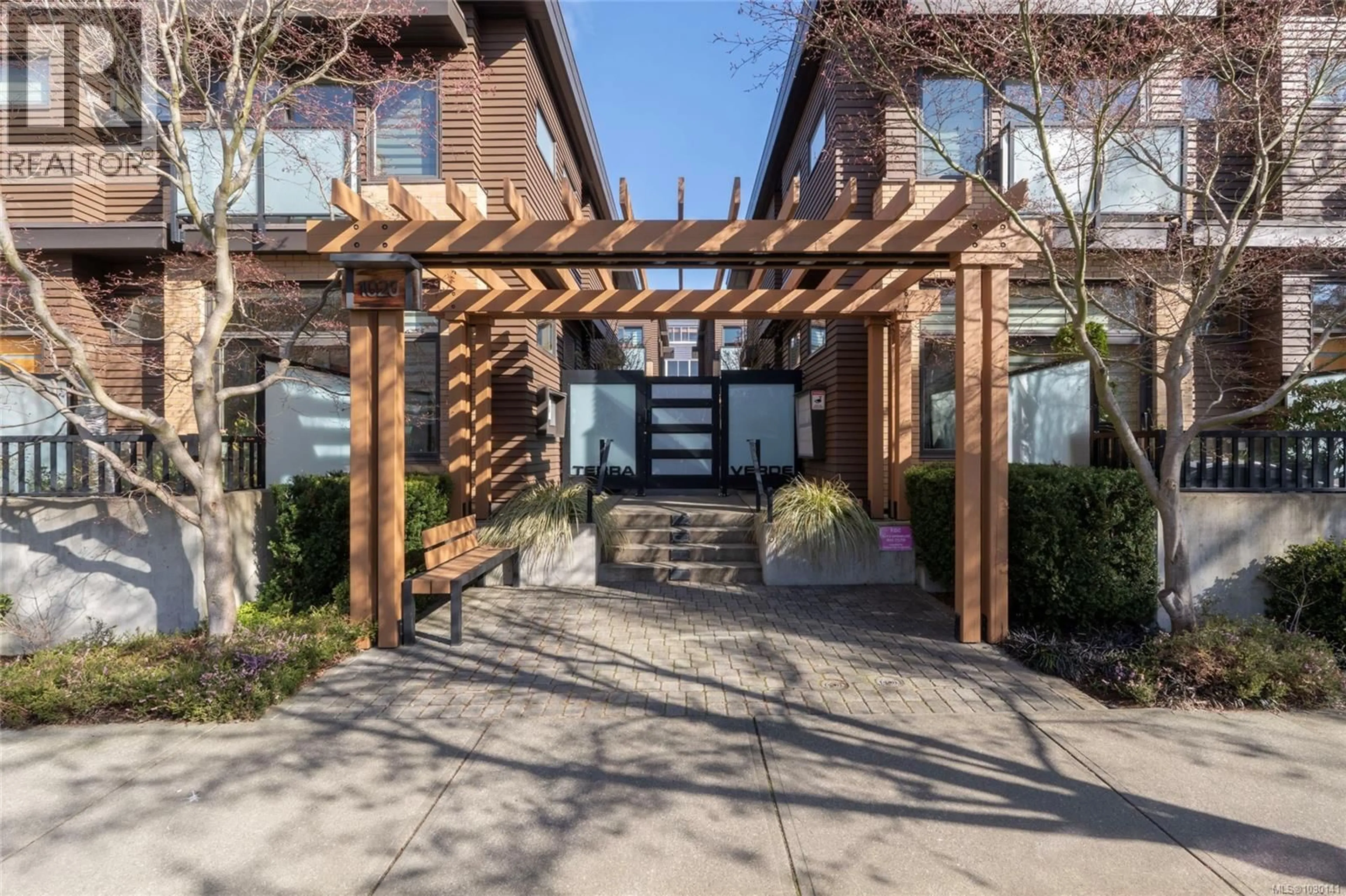 Patio, street for 10 - 1020 RICHARDSON STREET, Victoria British Columbia V8V3C5