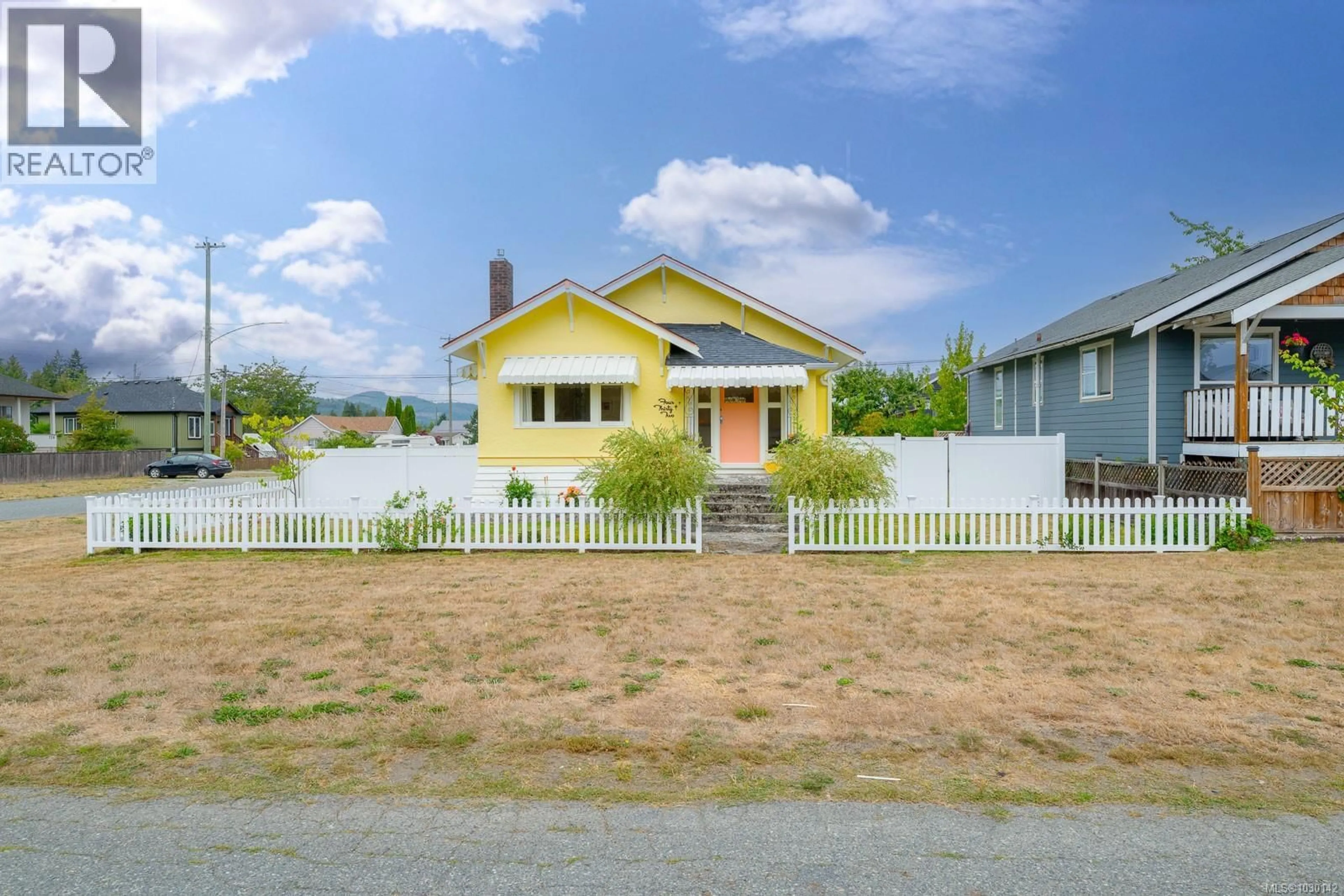 Home with vinyl exterior material, street for 432 BULLER STREET, Ladysmith British Columbia V9G1T4