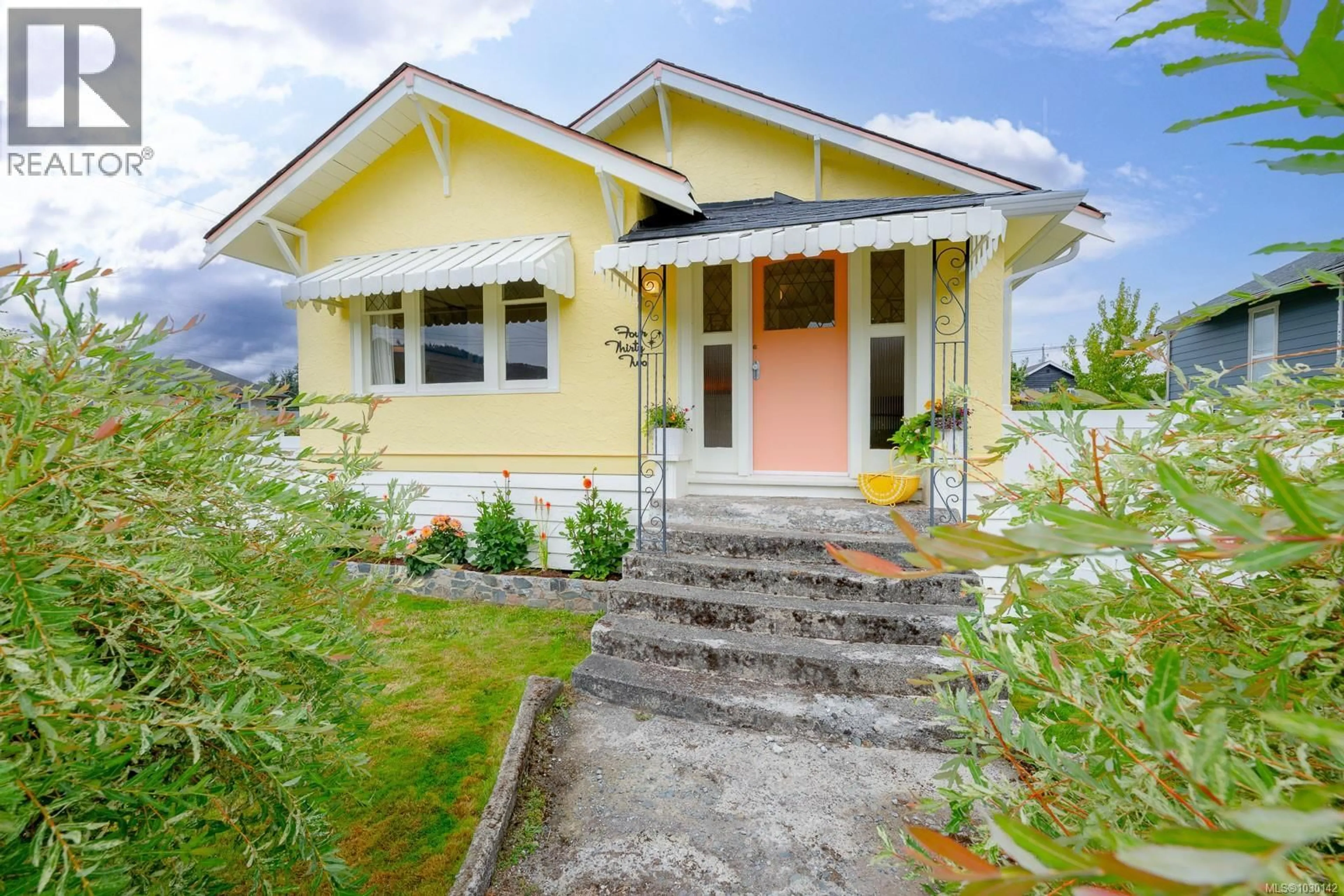 Home with vinyl exterior material, street for 432 BULLER STREET, Ladysmith British Columbia V9G1T4