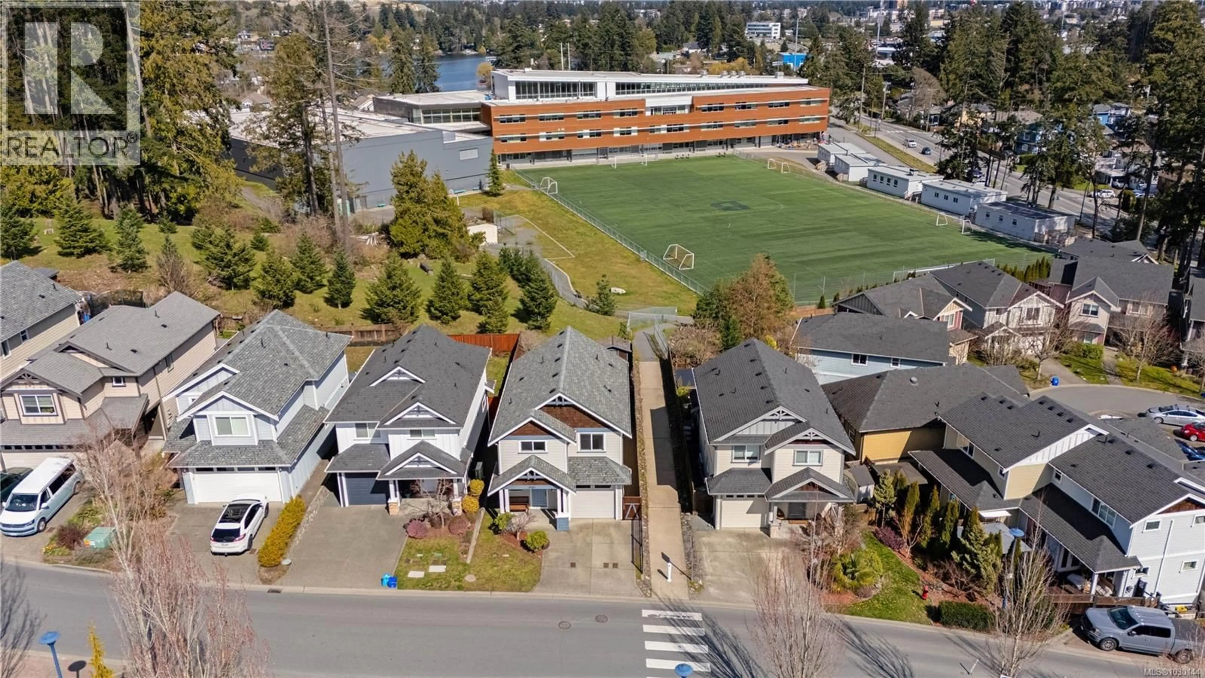 A pic from outside/outdoor area/front of a property/back of a property/a pic from drone, street for 3087 ALOUETTE DRIVE, Langford British Columbia V9B0M7