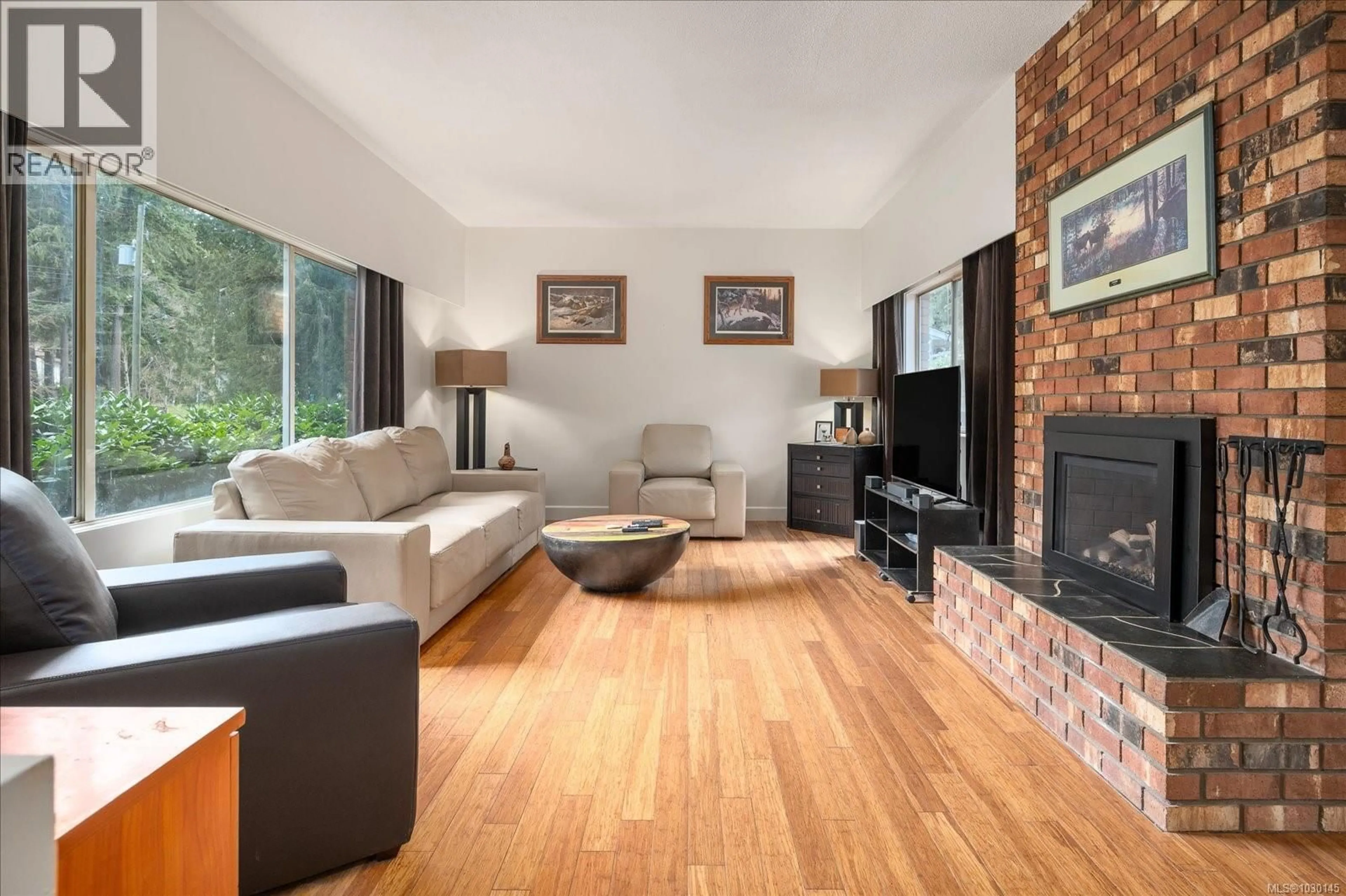 Living room with furniture, unknown for 1819 MEADOWLARK CRESCENT, Nanaimo British Columbia V9X1G6