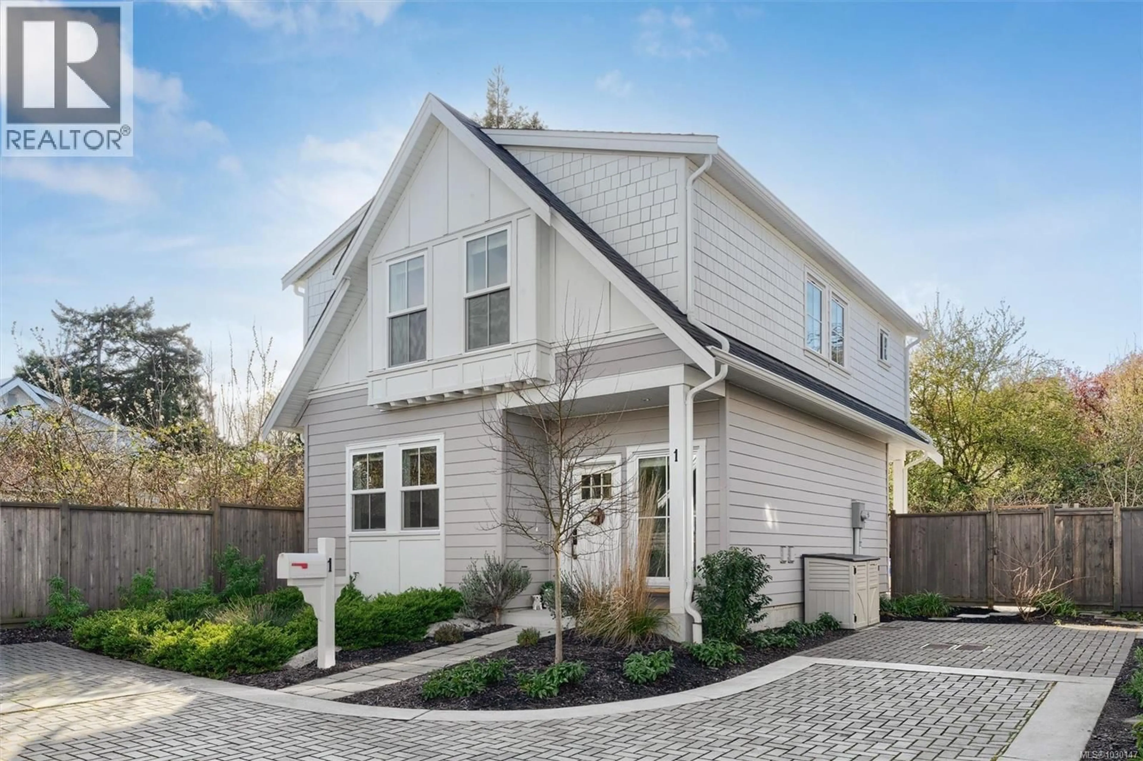 Home with vinyl exterior material, street for 1 - 3120 WASHINGTON AVENUE, Victoria British Columbia V9A1P6