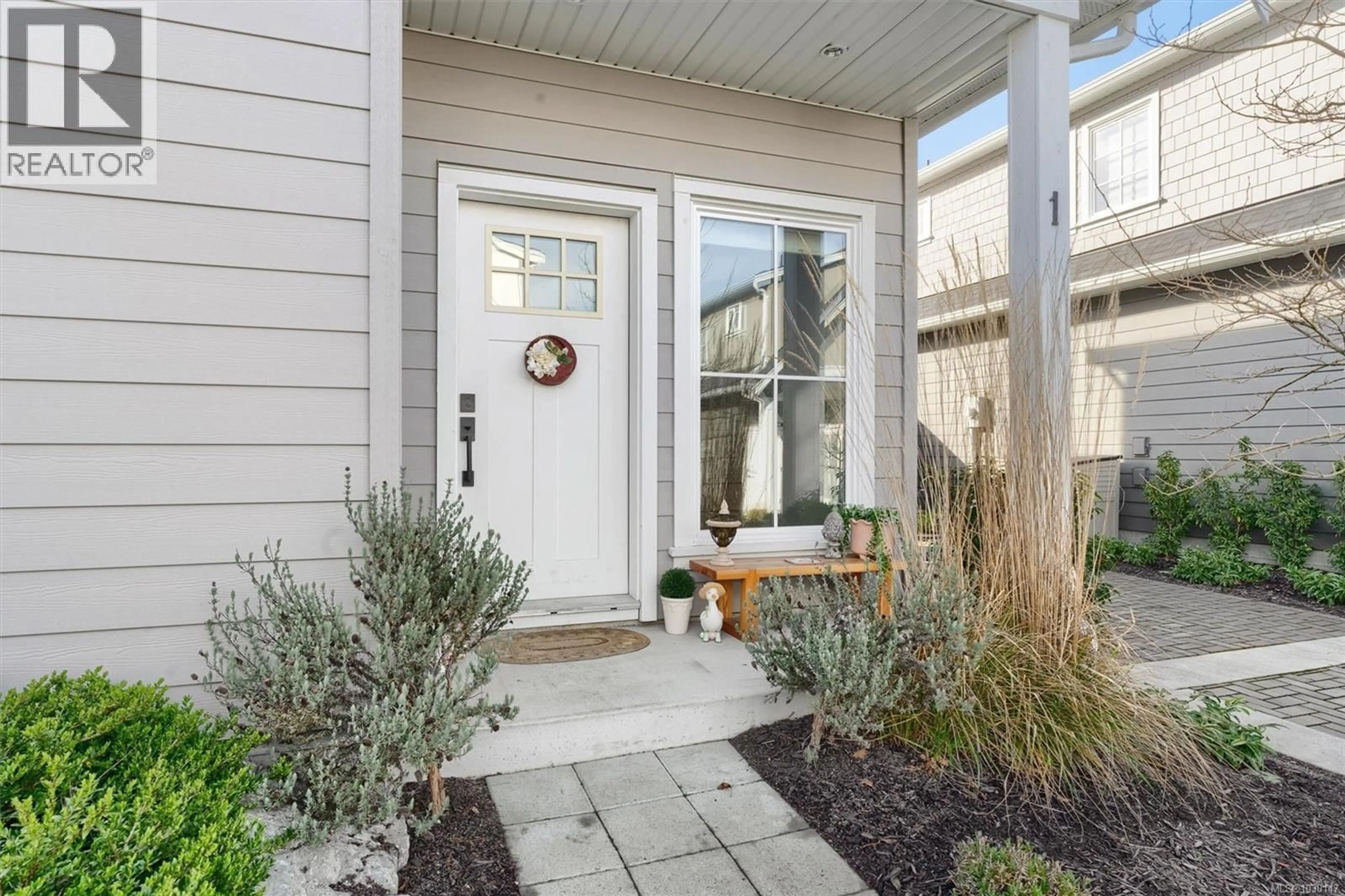 Indoor entryway for 1 - 3120 WASHINGTON AVENUE, Victoria British Columbia V9A1P6