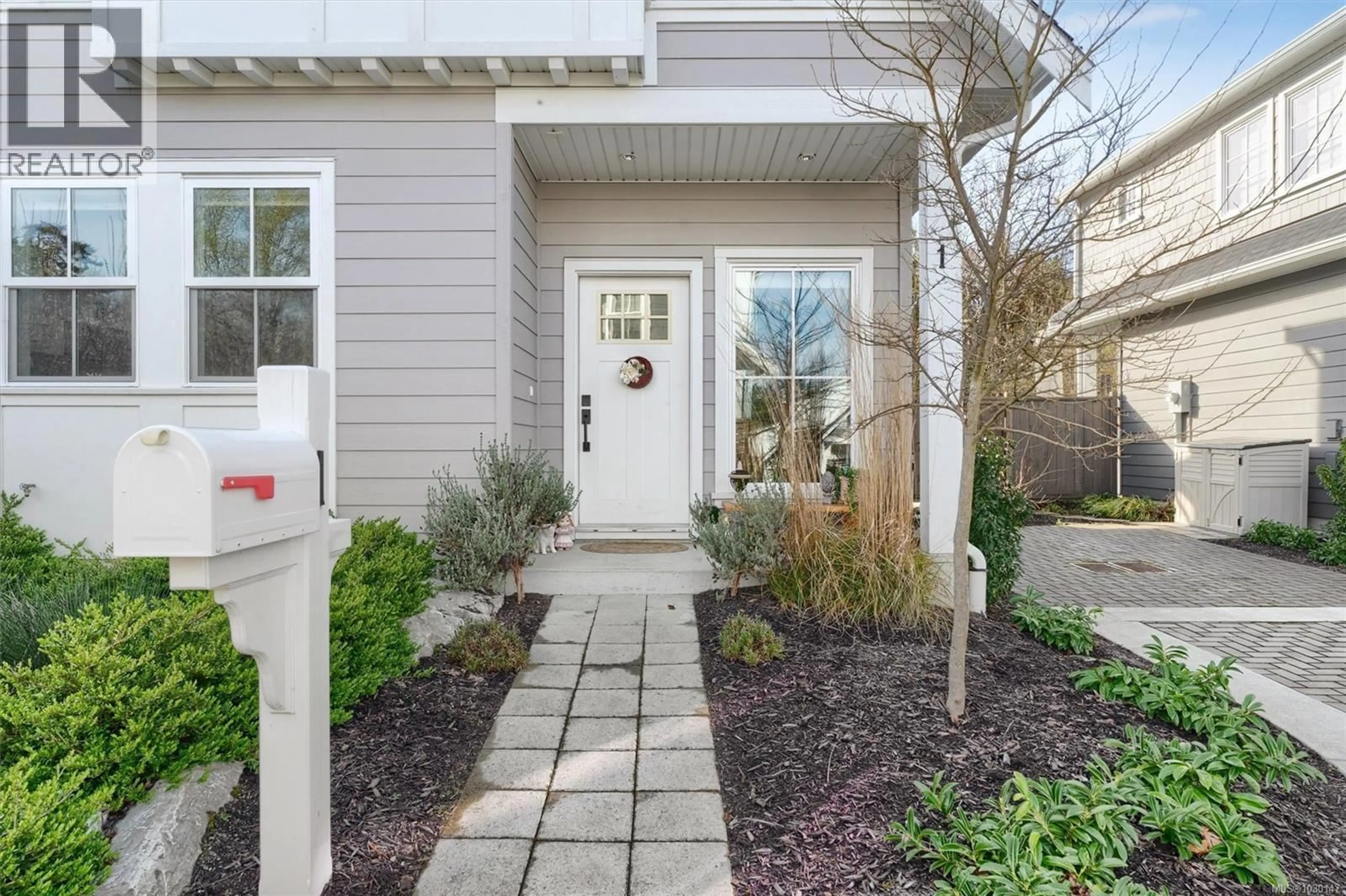 Indoor entryway for 1 - 3120 WASHINGTON AVENUE, Victoria British Columbia V9A1P6