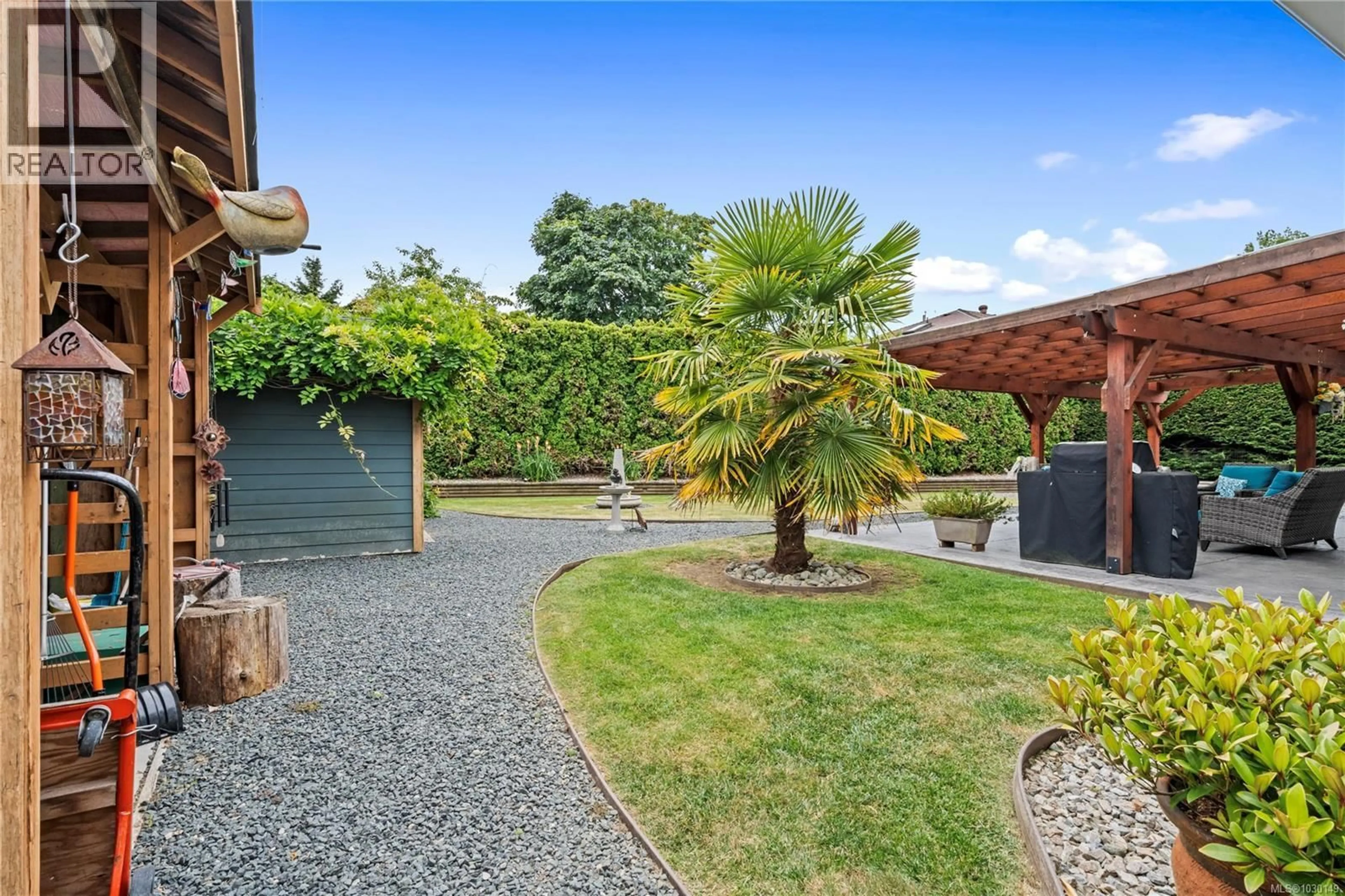 Patio, street for 870 CAVIN ROAD, French Creek British Columbia V9P1Z9