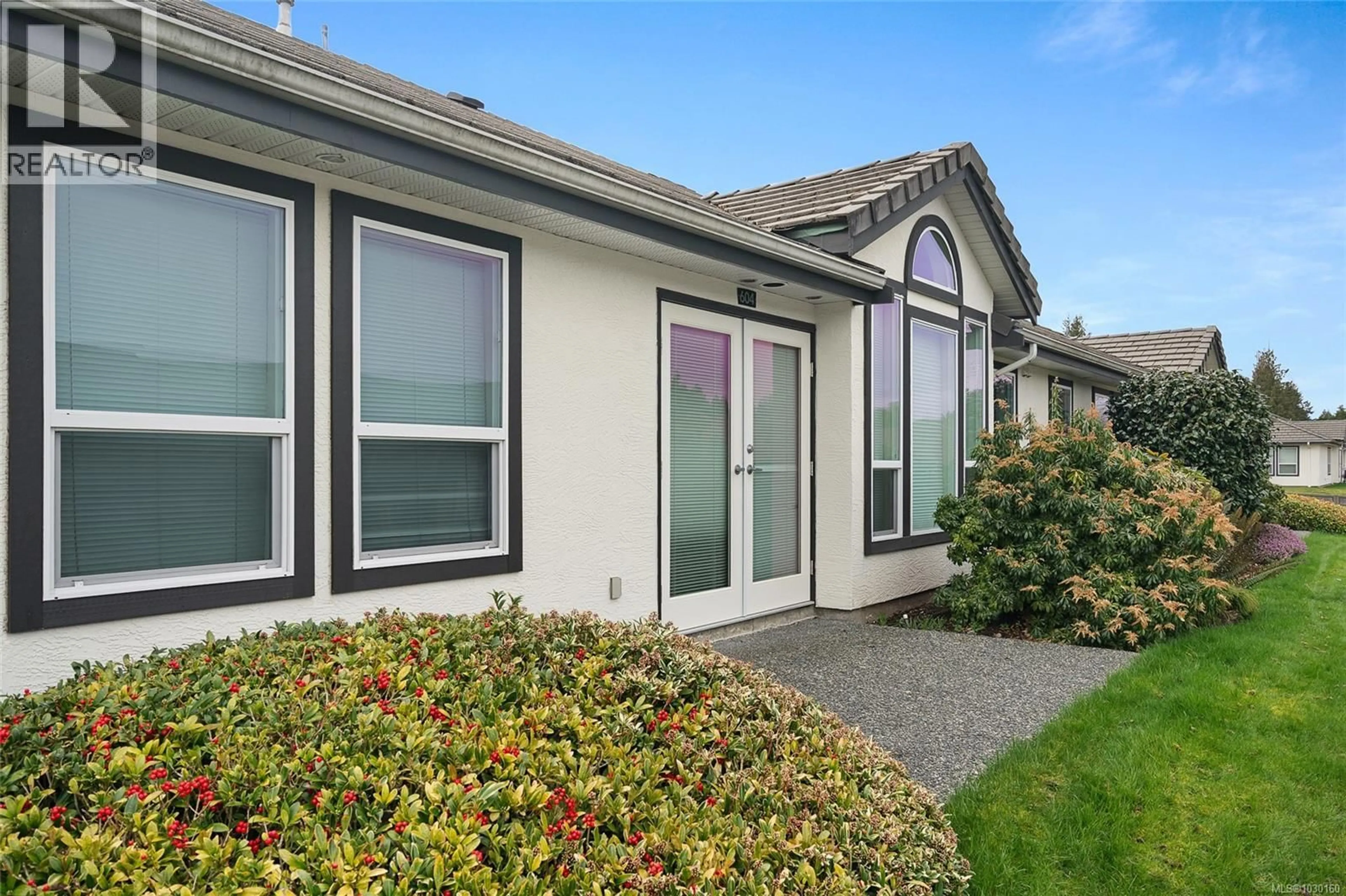 Home with vinyl exterior material, street for 604 - 265 MILLS STREET, Parksville British Columbia V9P2N5