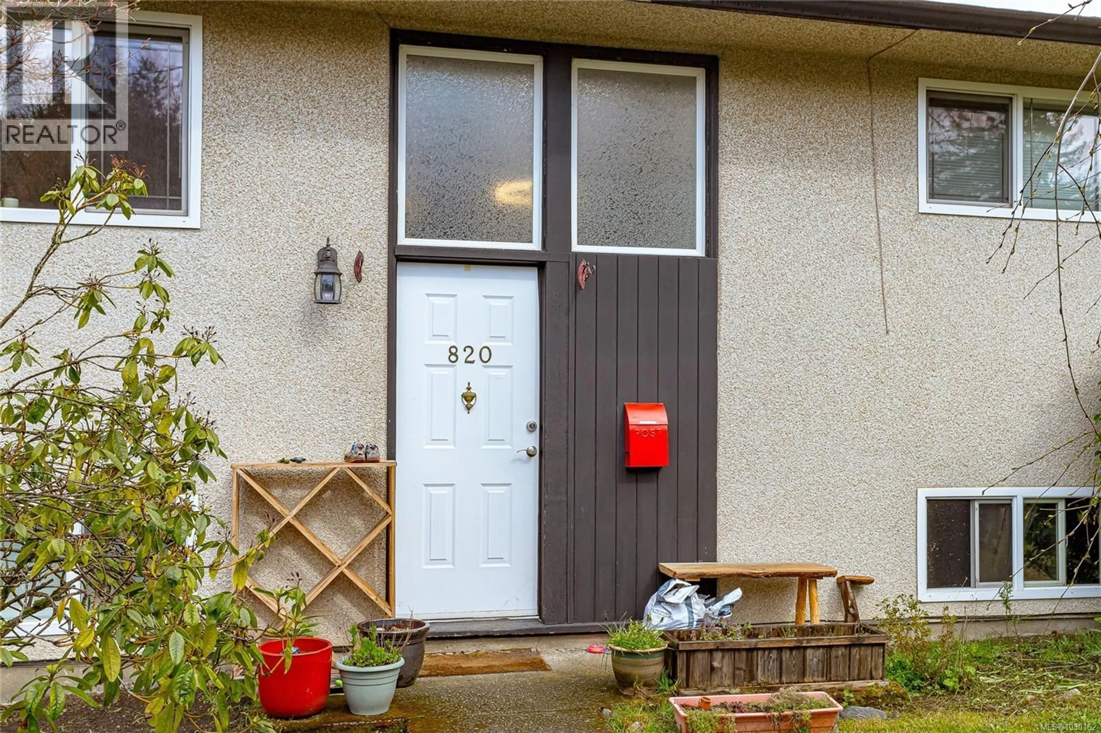 Unknown for 820-822 LESLIE DRIVE, Saanich British Columbia V8X2Y4