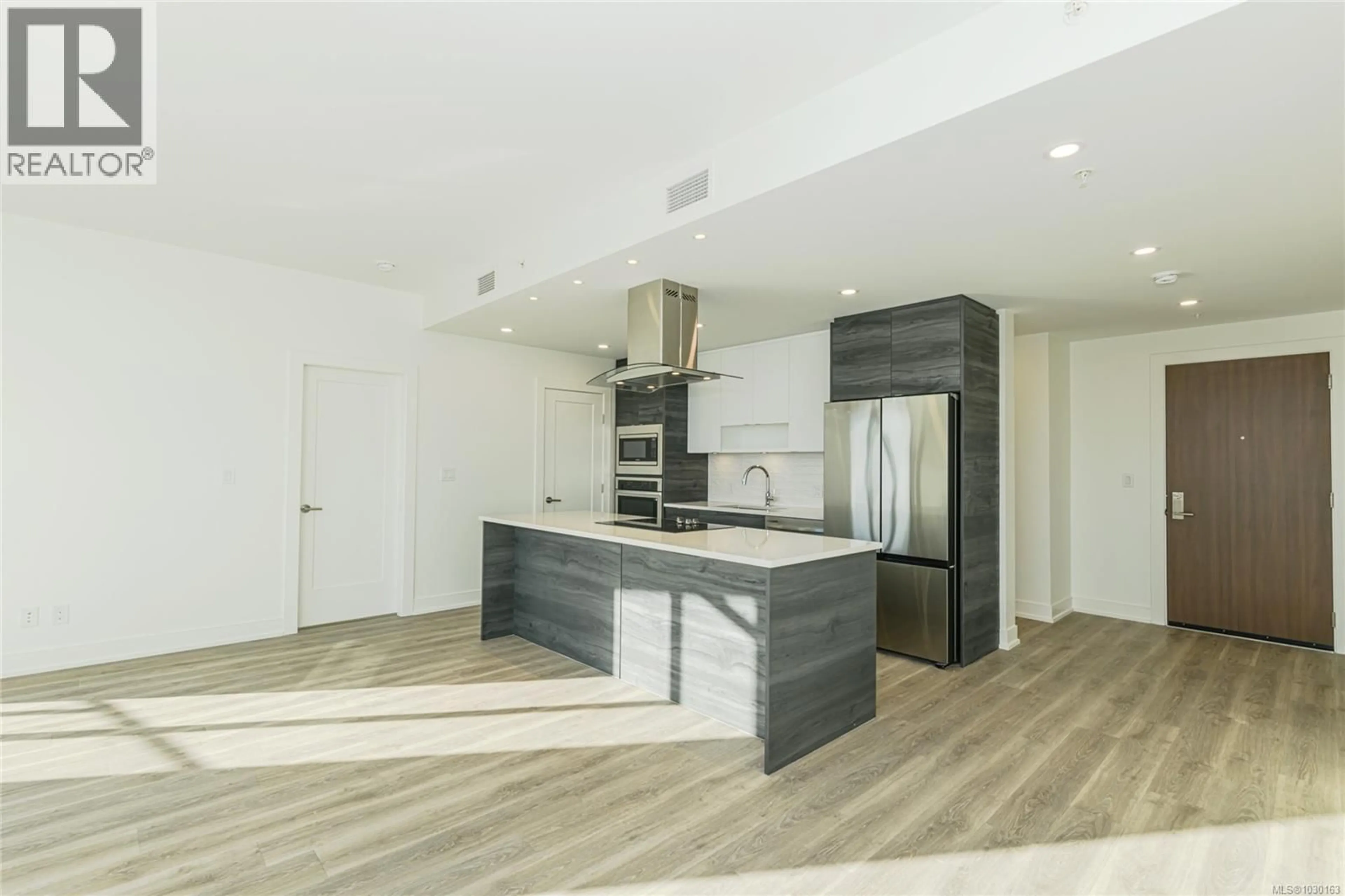 Open concept kitchen, unknown for 904 - 1628 STORE STREET, Victoria British Columbia V8W0H1