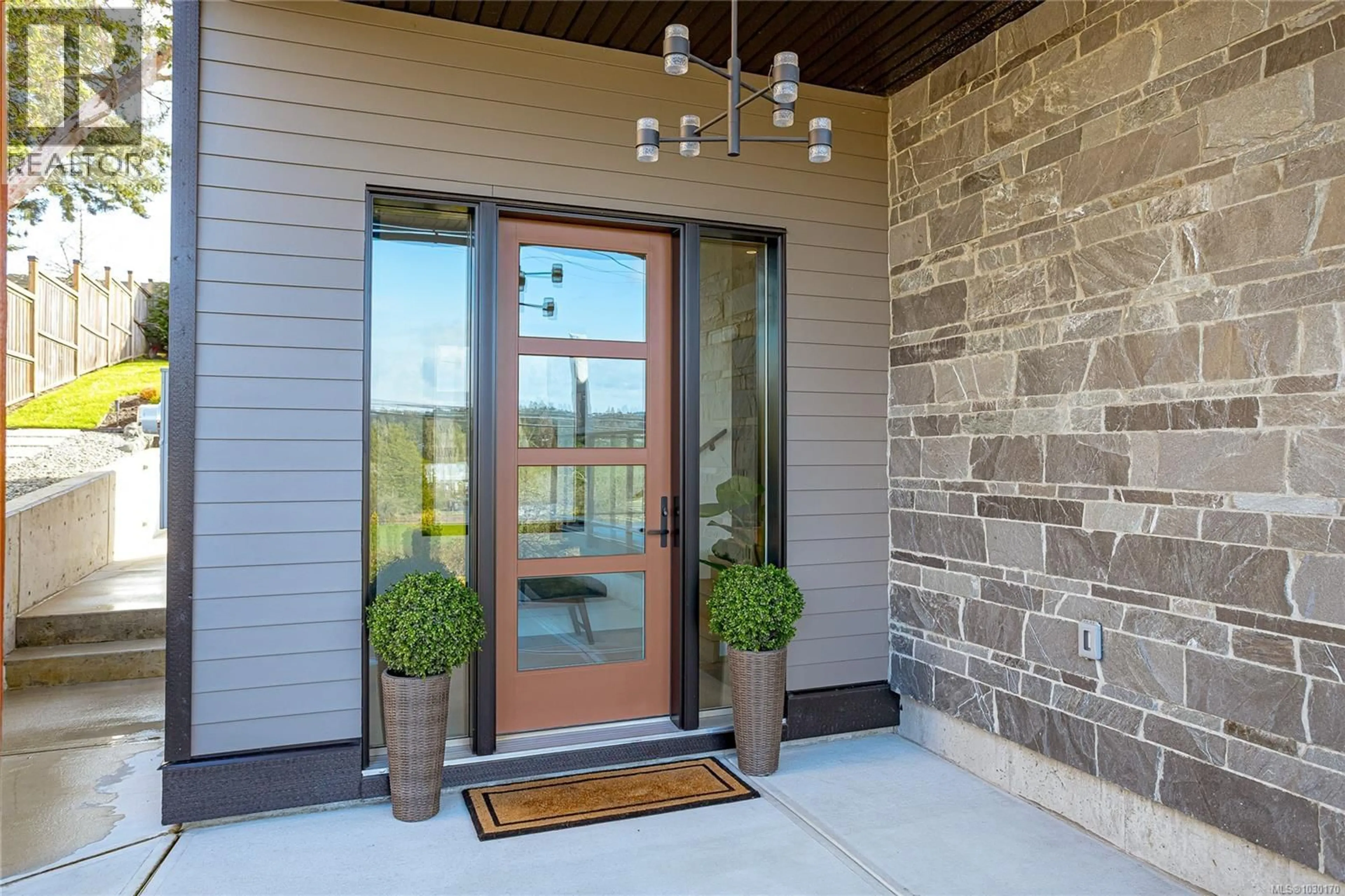 Indoor entryway for 6575 CENTRAL SAANICH ROAD, Central Saanich British Columbia V8Z5T9