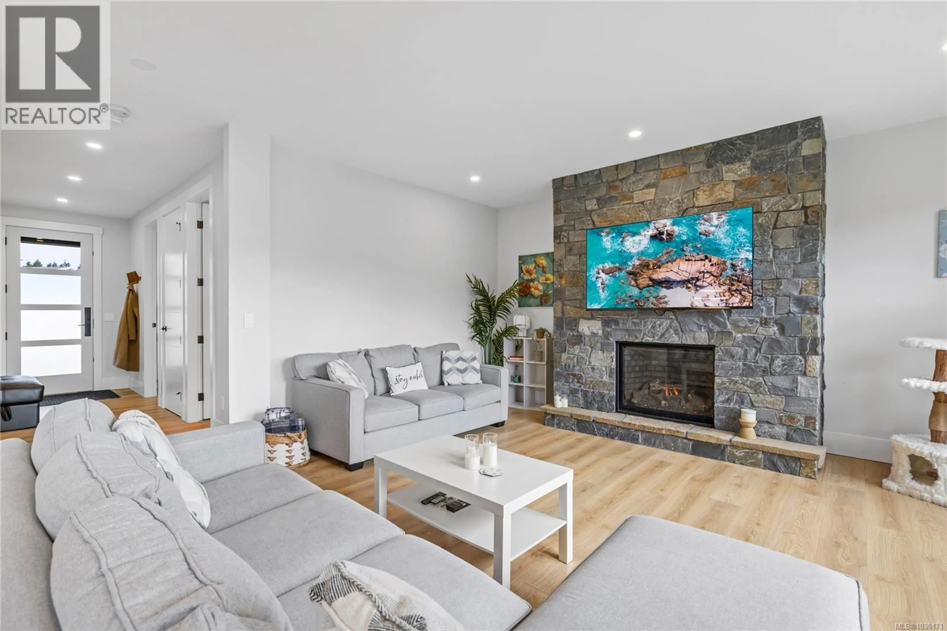 Living room with furniture, unknown for 150 CABOT COURT, Parksville British Columbia V9P0G6