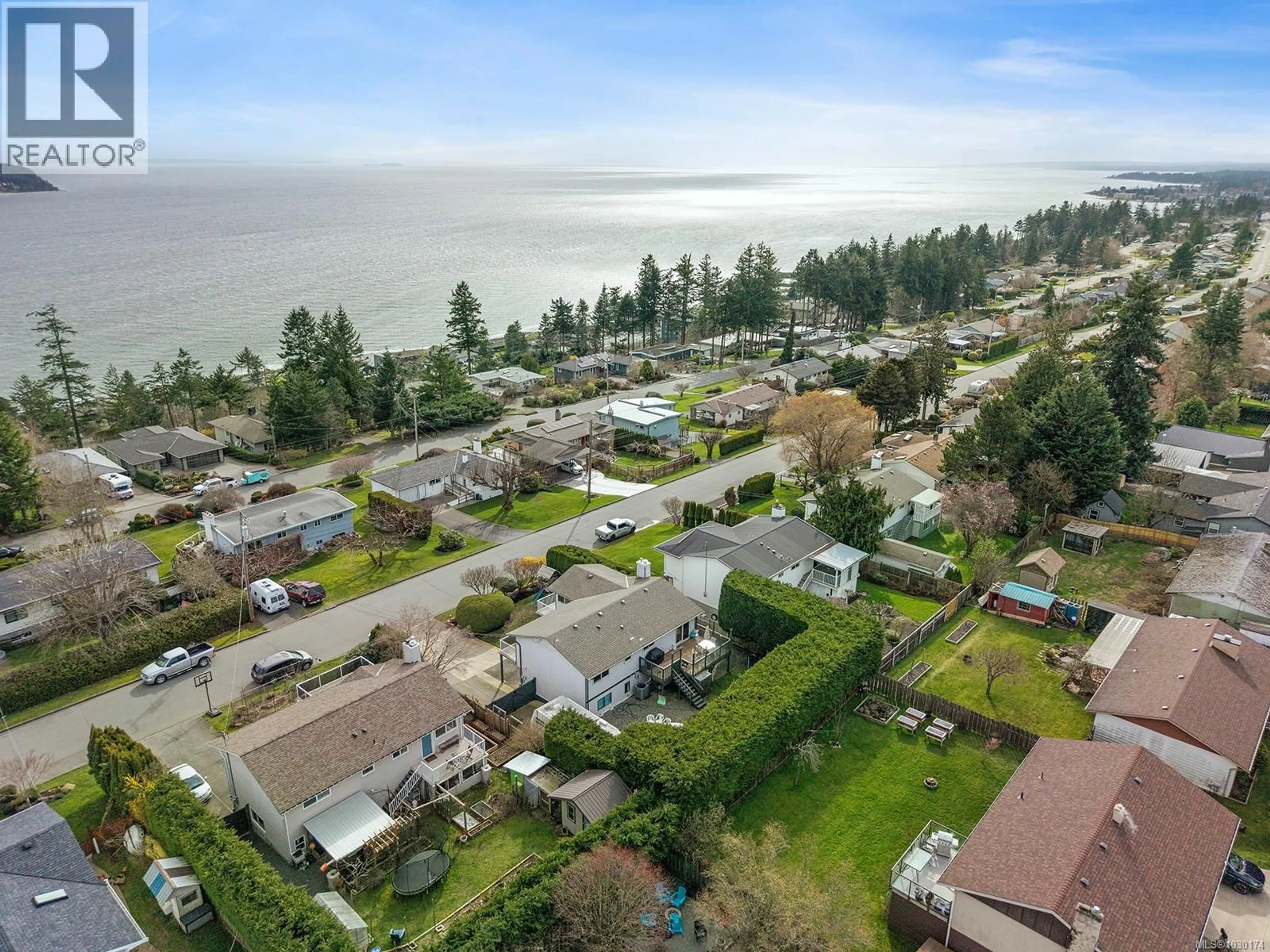 A pic from outside/outdoor area/front of a property/back of a property/a pic from drone, water/lake/river/ocean view for 724 GALERNO ROAD, Campbell River British Columbia V9W5J3