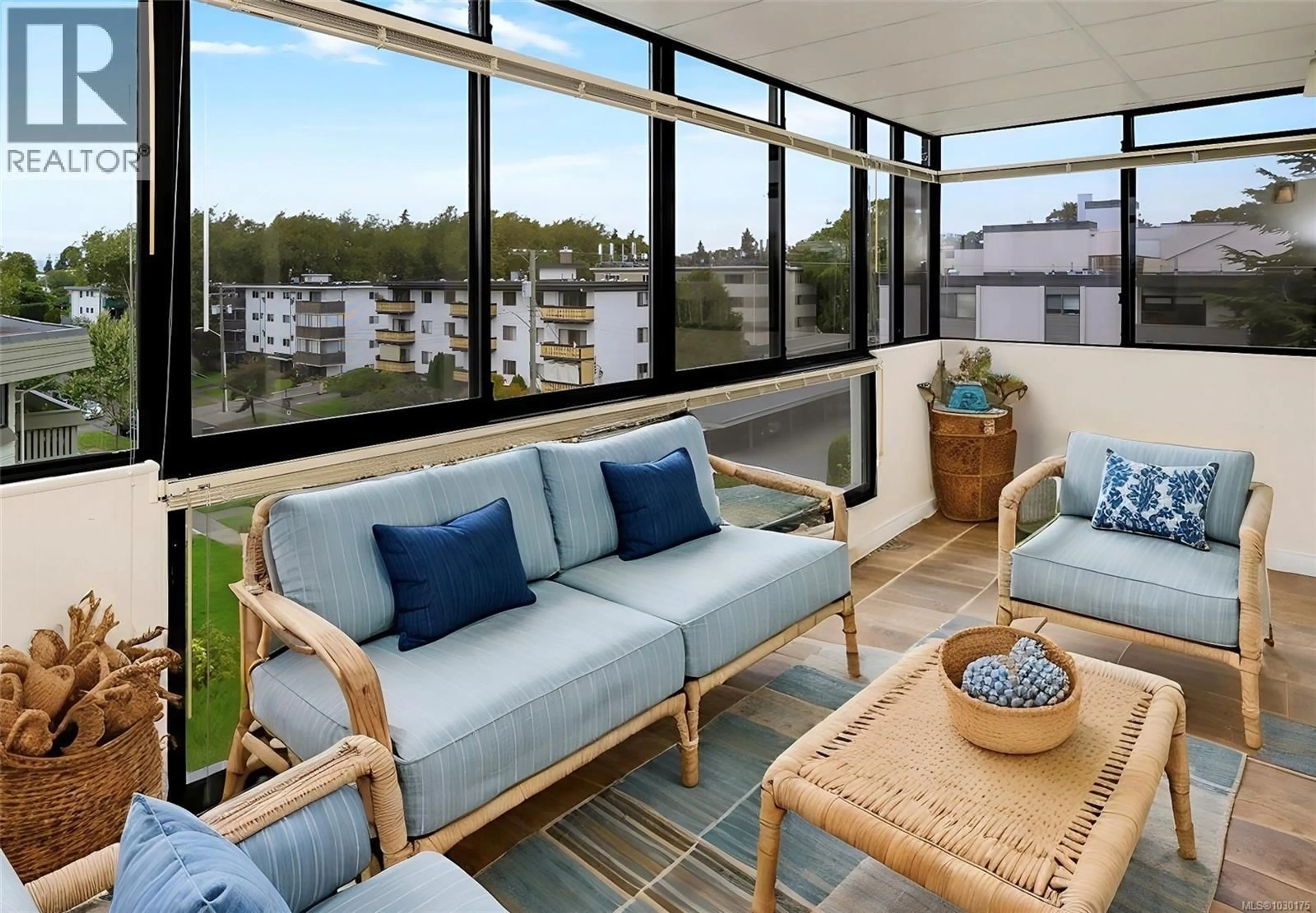 Patio, water/lake/river/ocean view for 506 - 420 LINDEN AVENUE, Victoria British Columbia V8V4G3