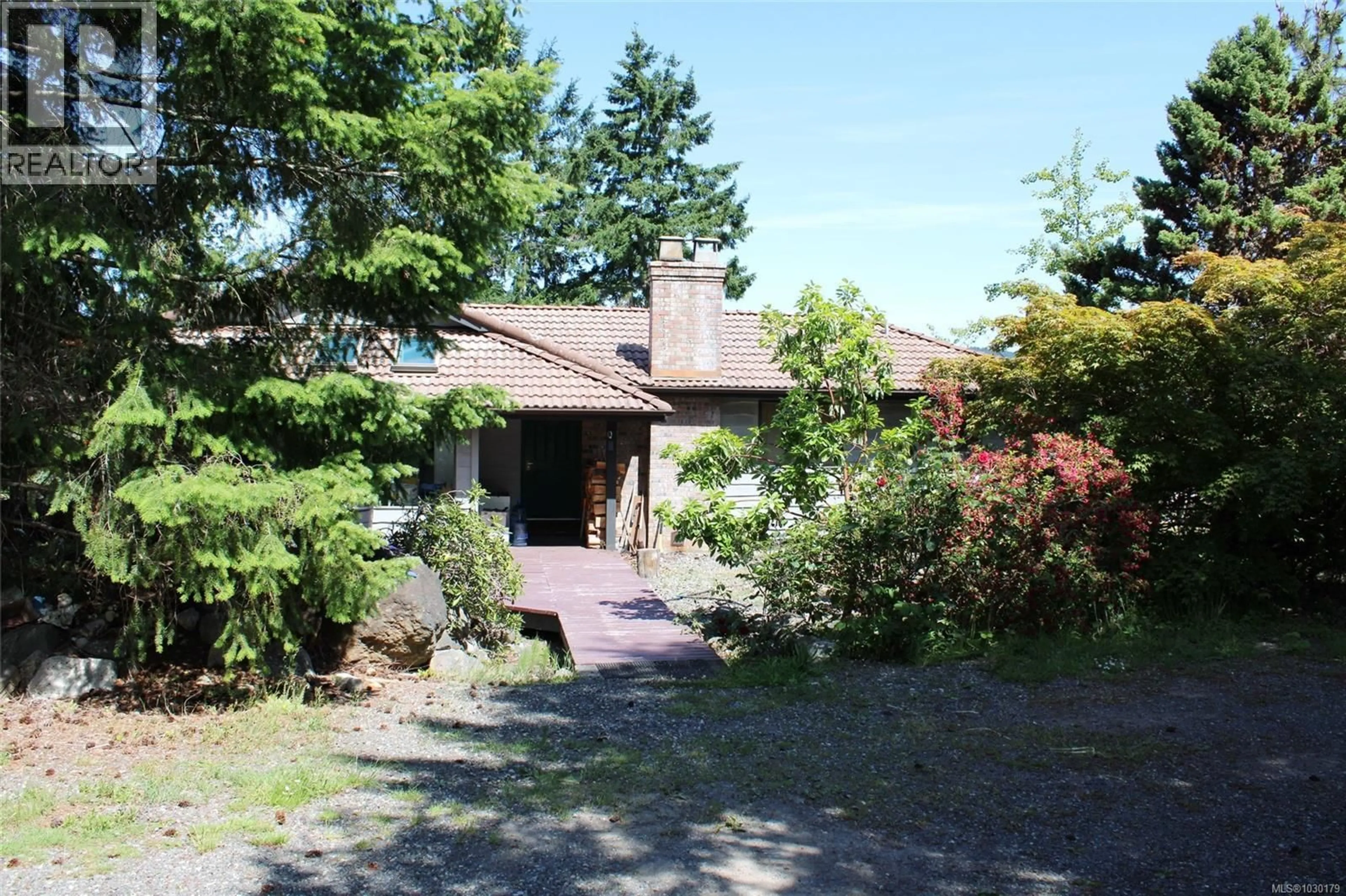 A pic from outside/outdoor area/front of a property/back of a property/a pic from drone, street for 5904 GARVIN ROAD, Union Bay British Columbia V0R3B0