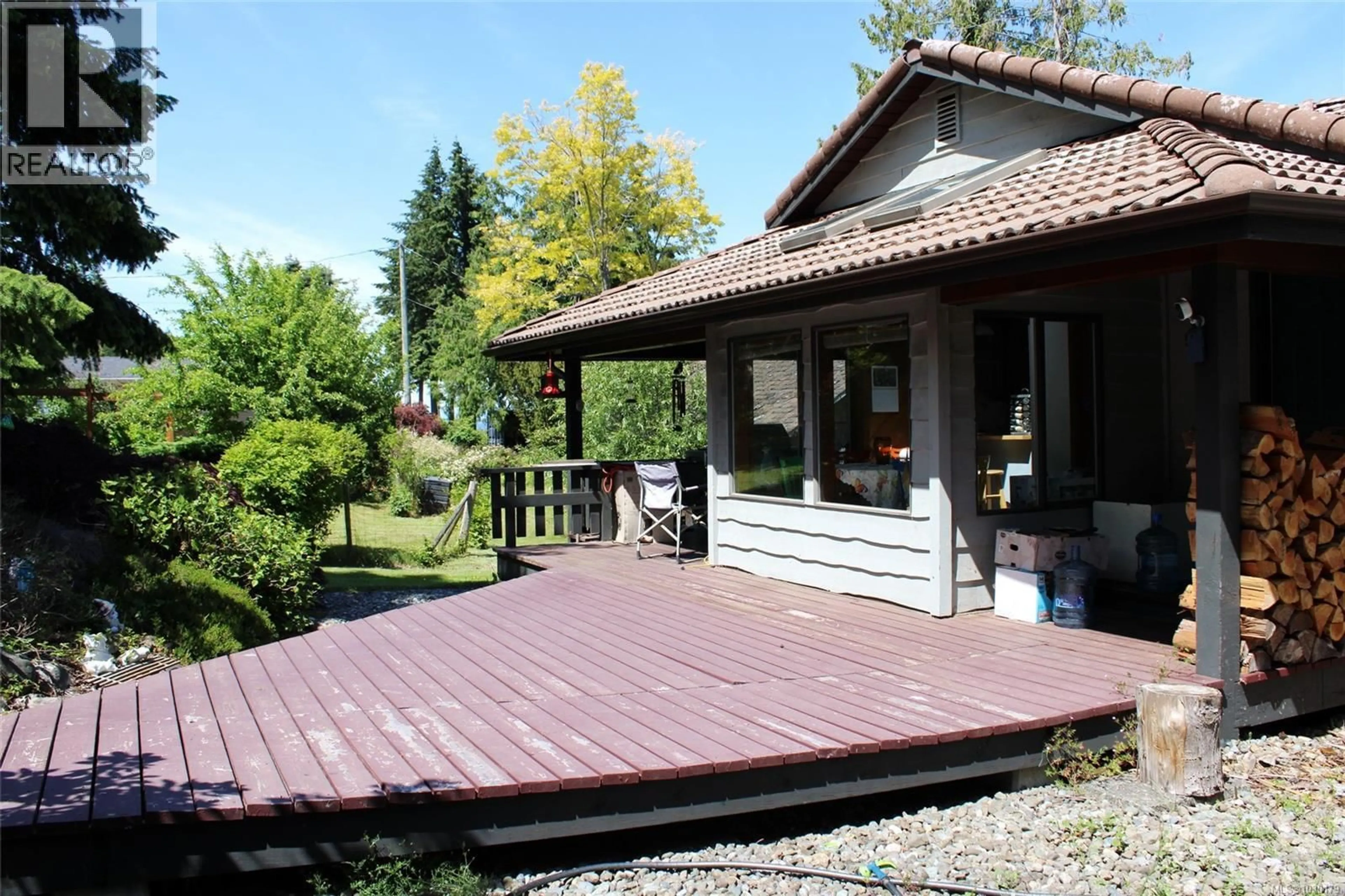 Patio, unknown for 5904 GARVIN ROAD, Union Bay British Columbia V0R3B0
