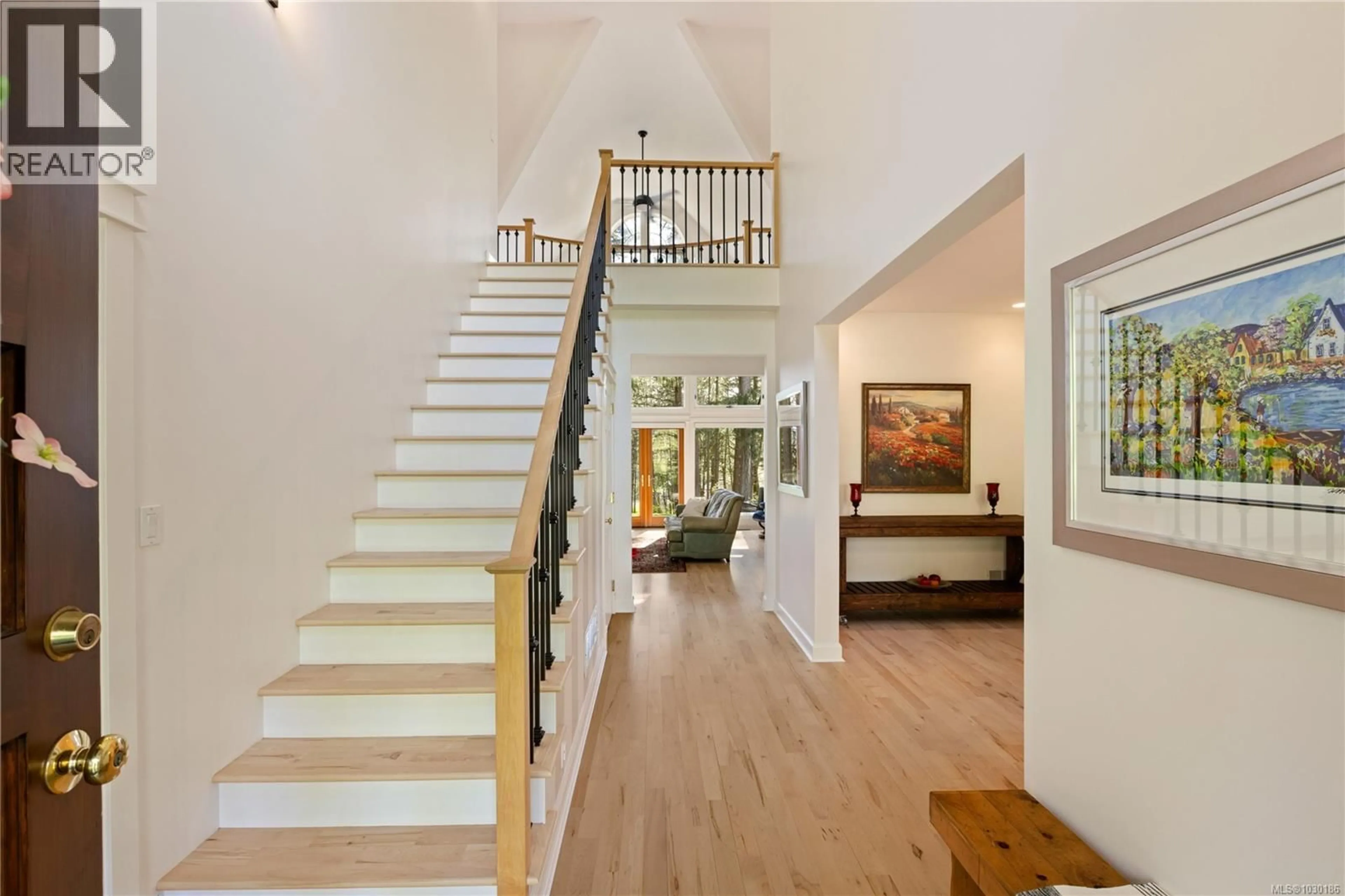 Indoor foyer for 1228 GARDEN GATE DRIVE, Central Saanich British Columbia V8M2H6