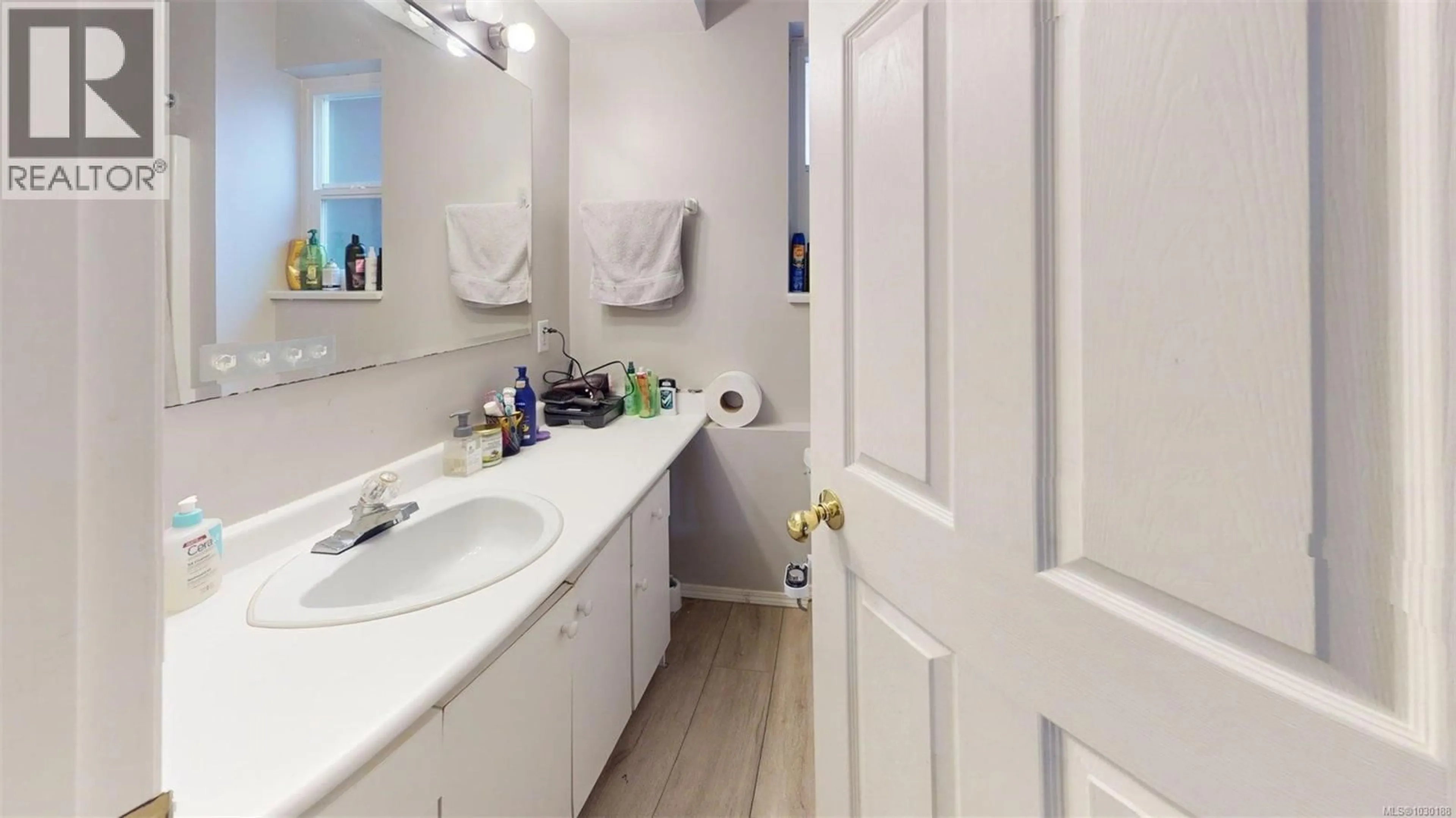 Standard bathroom, ceramic/tile floor for 2216 DOCKSIDE WAY, Nanaimo British Columbia V9R6T6