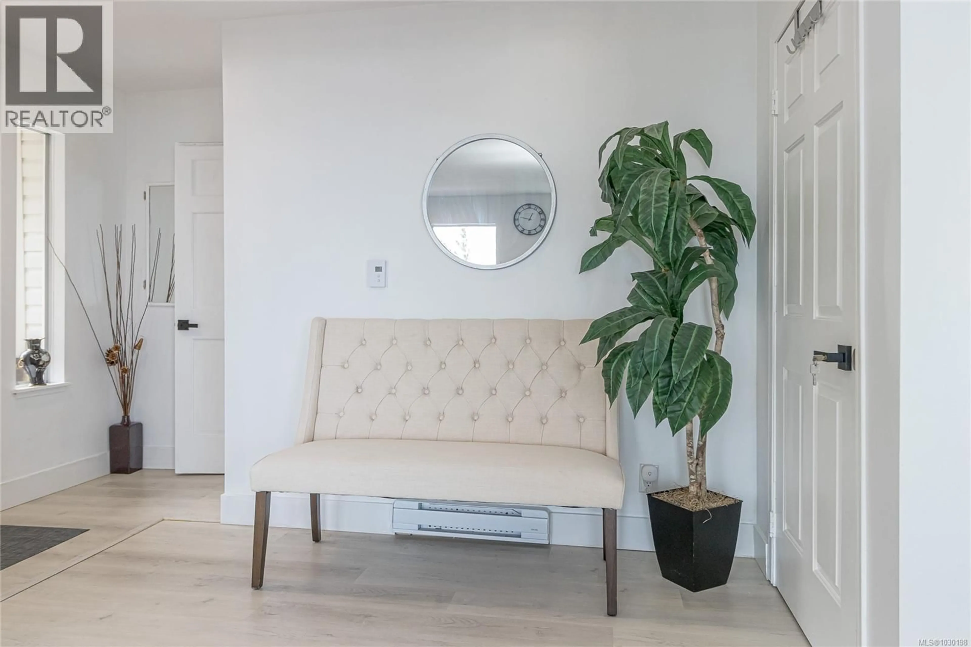 Indoor entryway for 4975 LAGUNA WAY, Nanaimo British Columbia V9T5L6