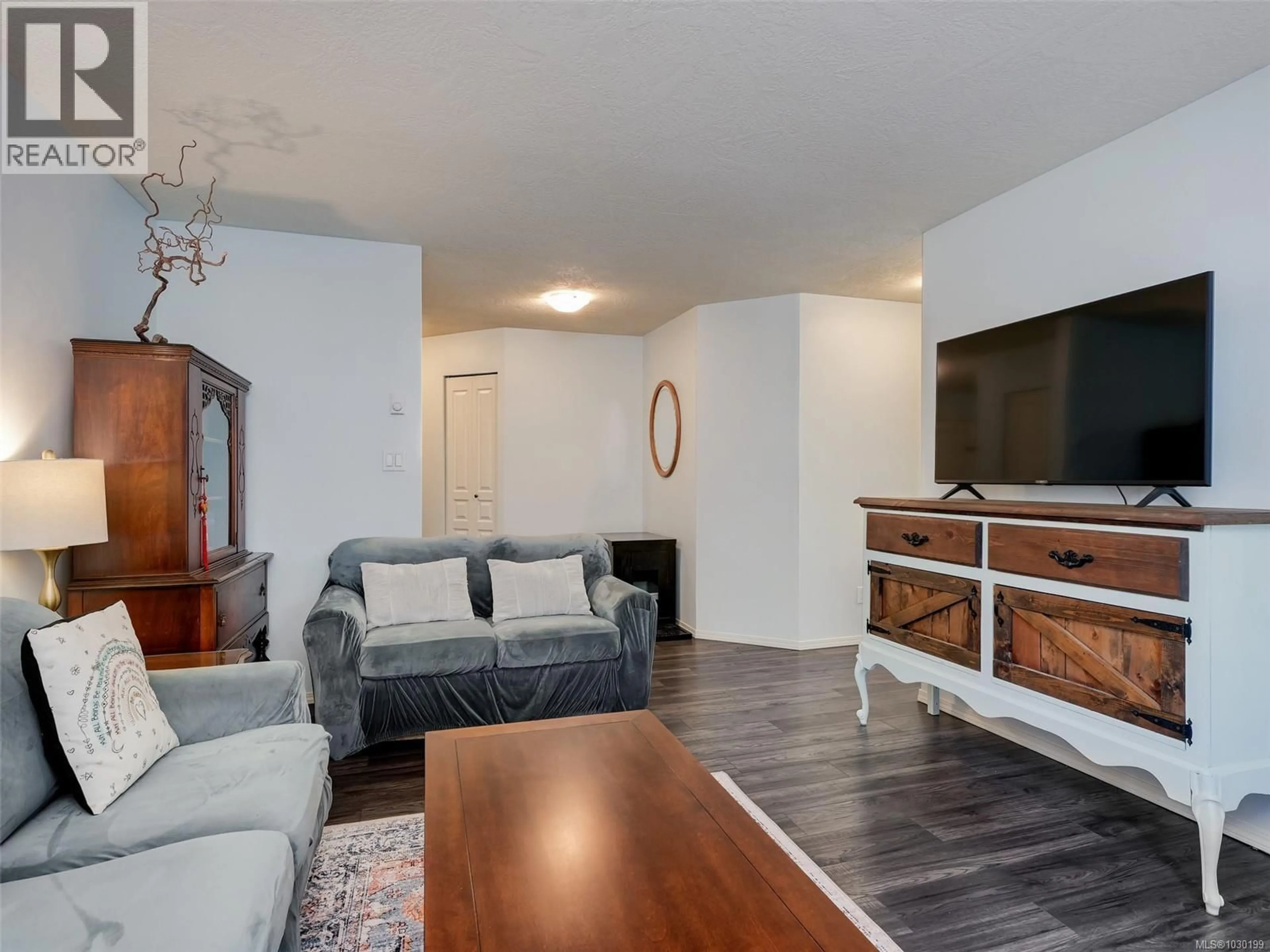 Living room with furniture, unknown for 203 - 490 MARSETT PLACE, Saanich British Columbia V8Z7J1