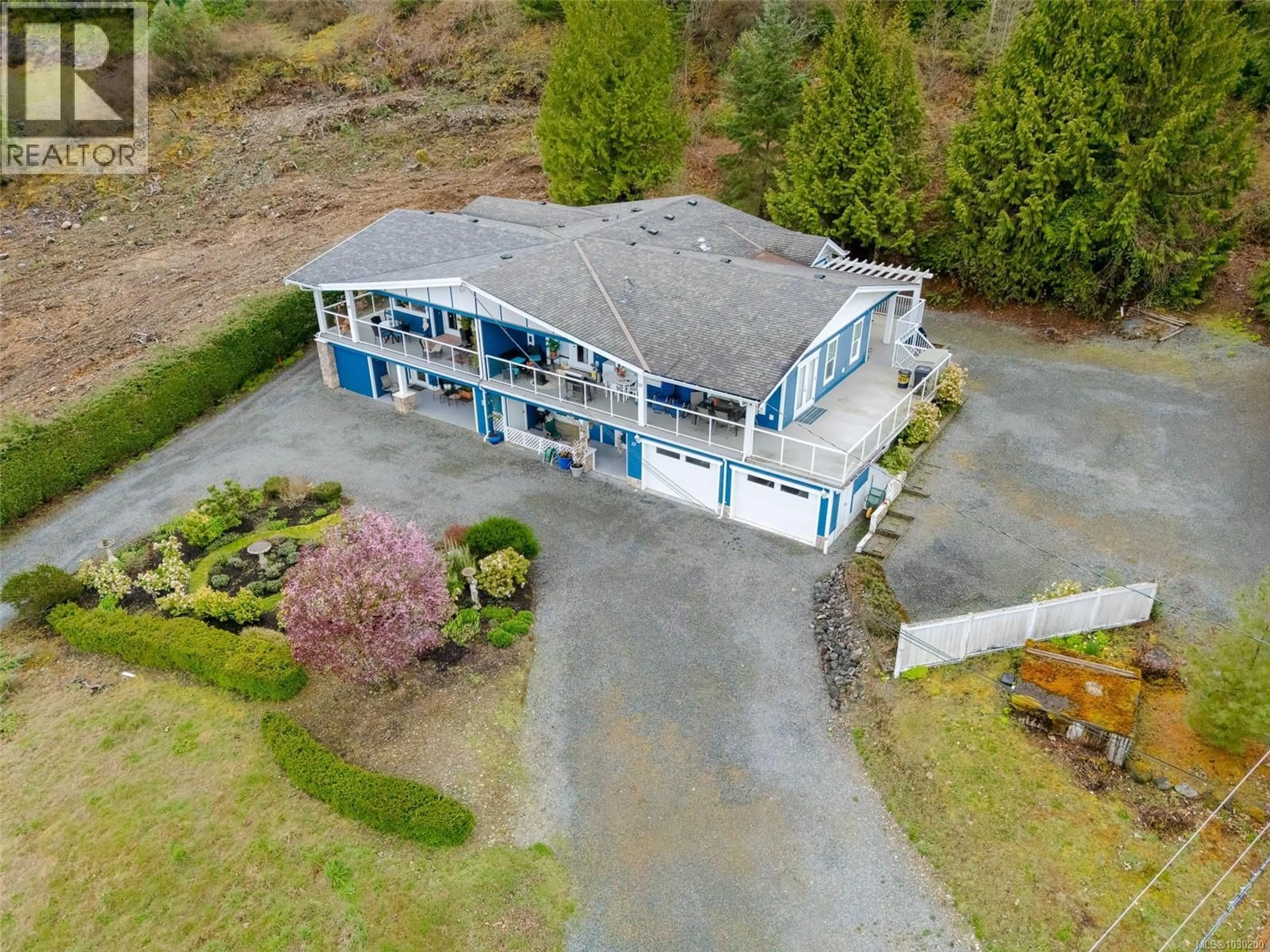 A pic from outside/outdoor area/front of a property/back of a property/a pic from drone, unknown for 11 - 606 FARRELL ROAD, Ladysmith British Columbia V9G1W9
