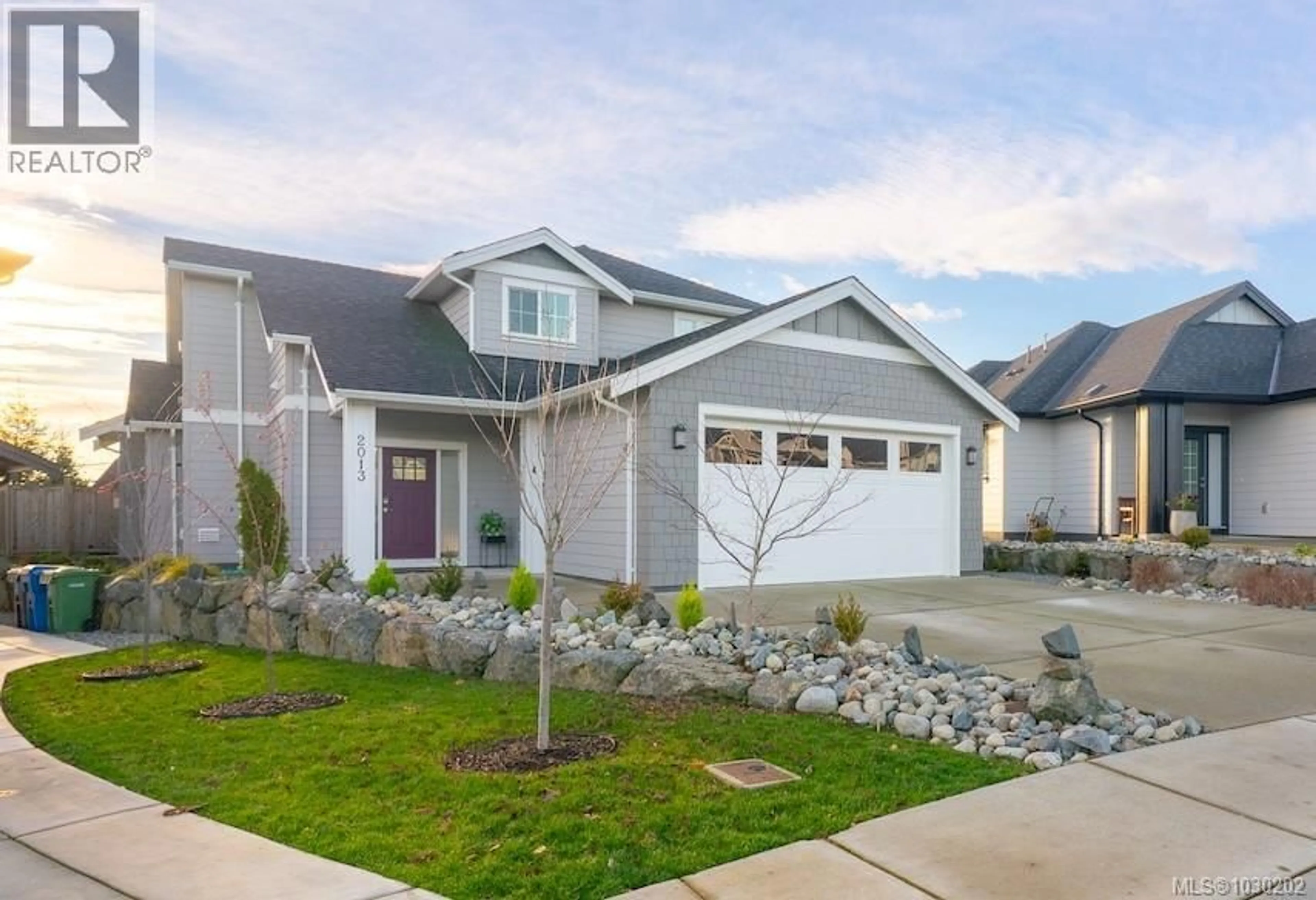 Home with vinyl exterior material, street for 2013 MOUNTAIN VISTA DRIVE, Nanaimo British Columbia V9T0L4