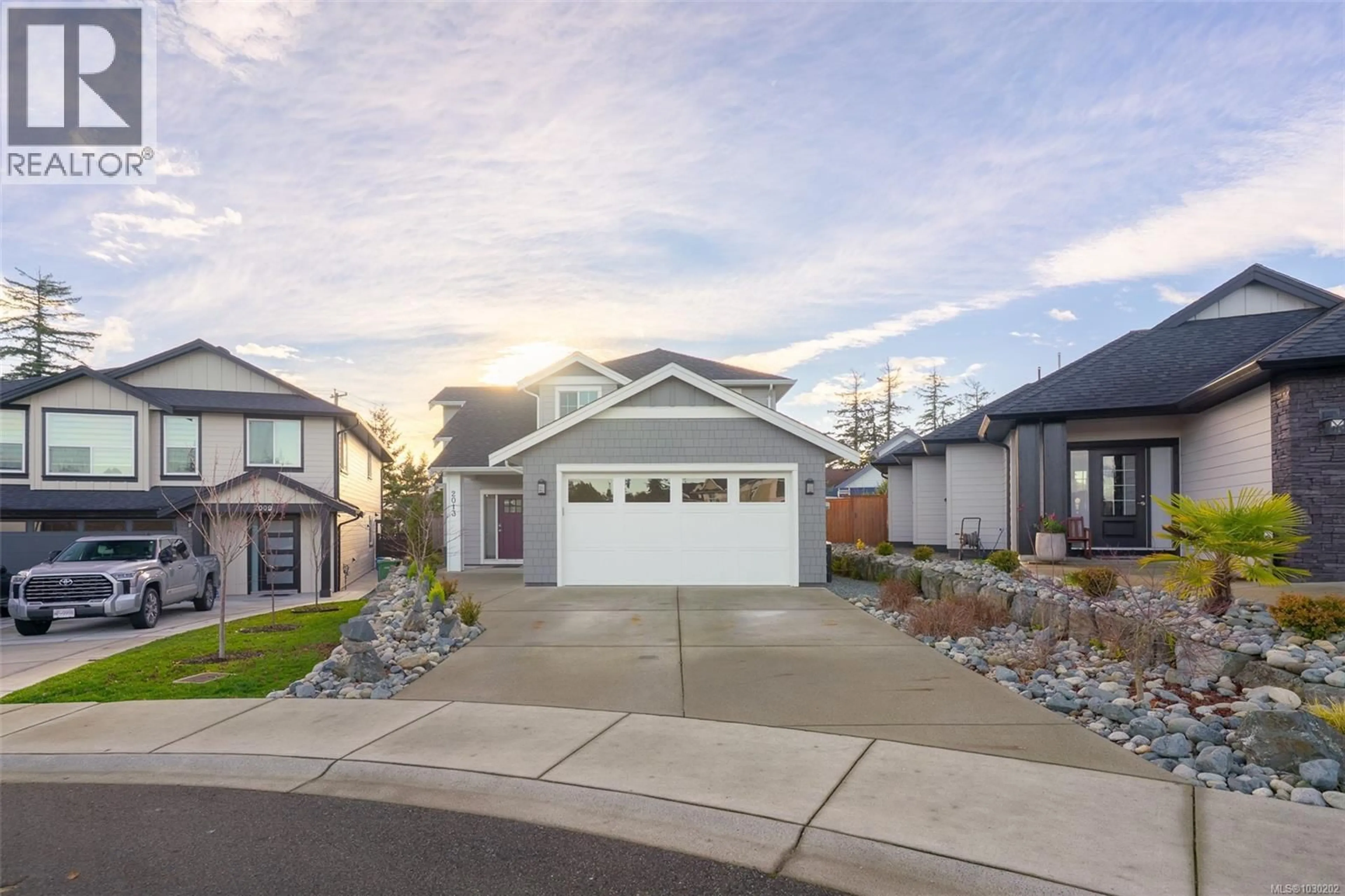 Home with vinyl exterior material, street for 2013 MOUNTAIN VISTA DRIVE, Nanaimo British Columbia V9T0L4