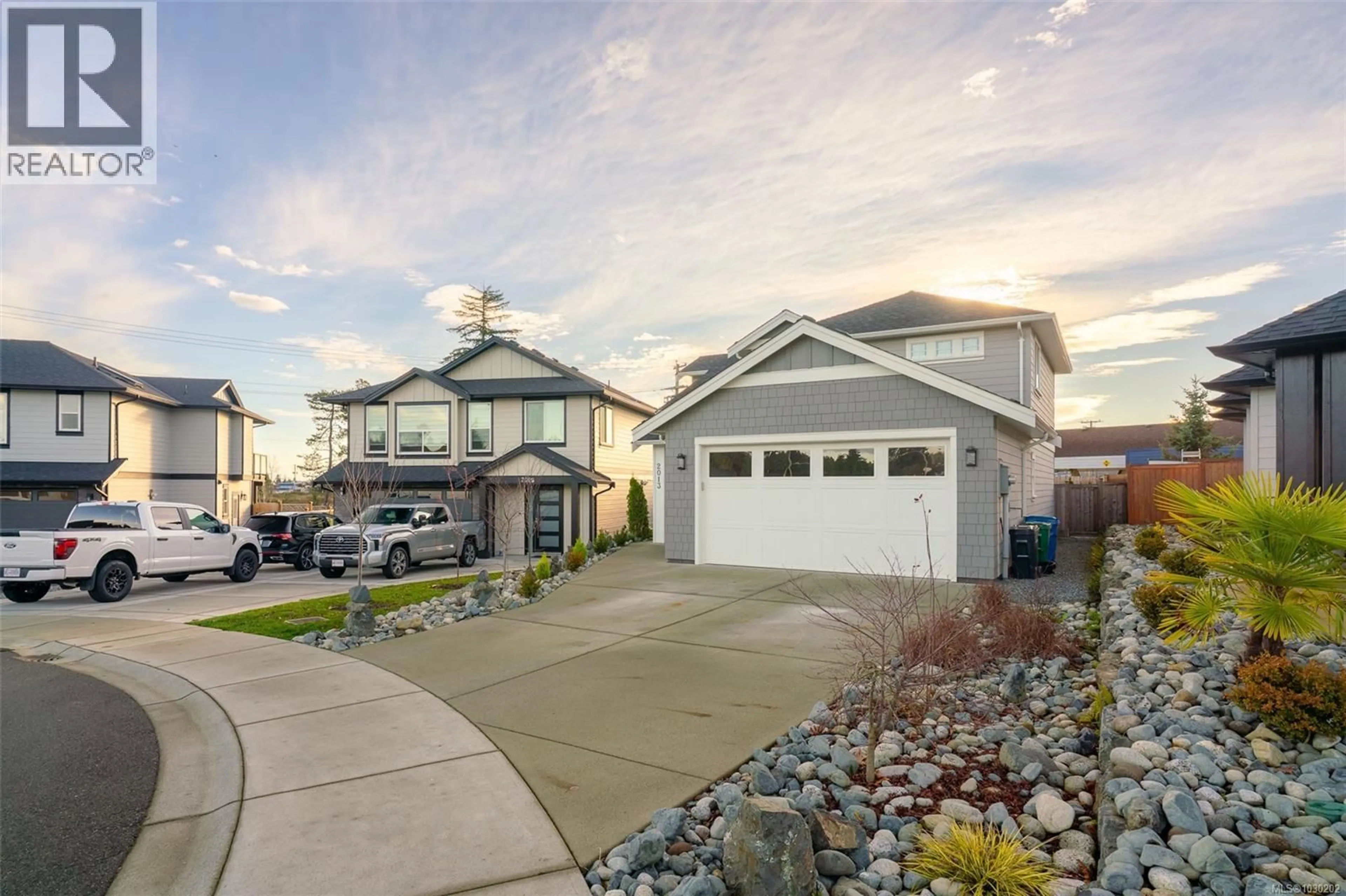 Home with vinyl exterior material, street for 2013 MOUNTAIN VISTA DRIVE, Nanaimo British Columbia V9T0L4