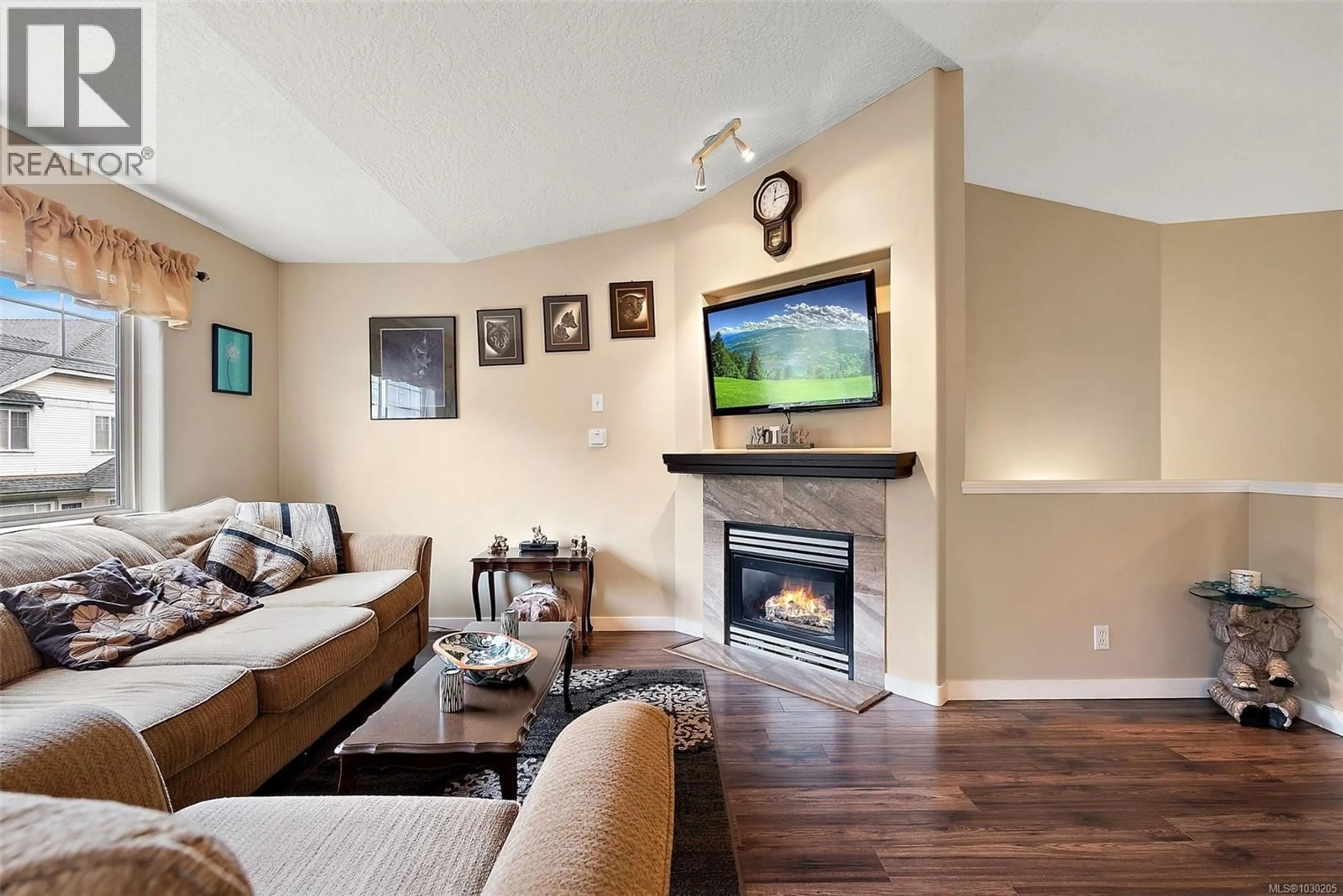 Living room with furniture, unknown for 1295 REGAL COURT, Langford British Columbia V9B2L7