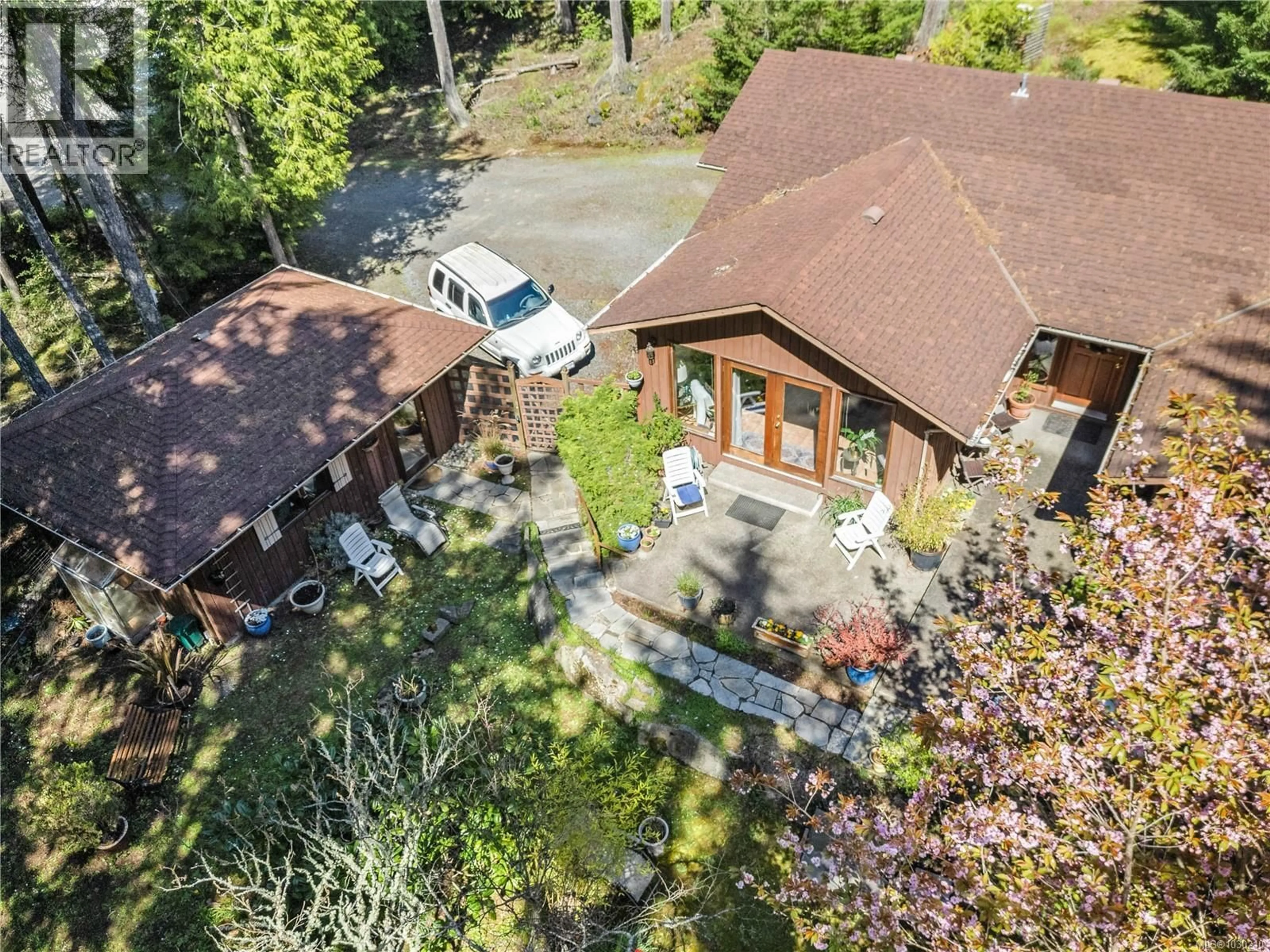 A pic from outside/outdoor area/front of a property/back of a property/a pic from drone, unknown for 112 CAIRNS PLACE, Salt Spring British Columbia V8K2K9