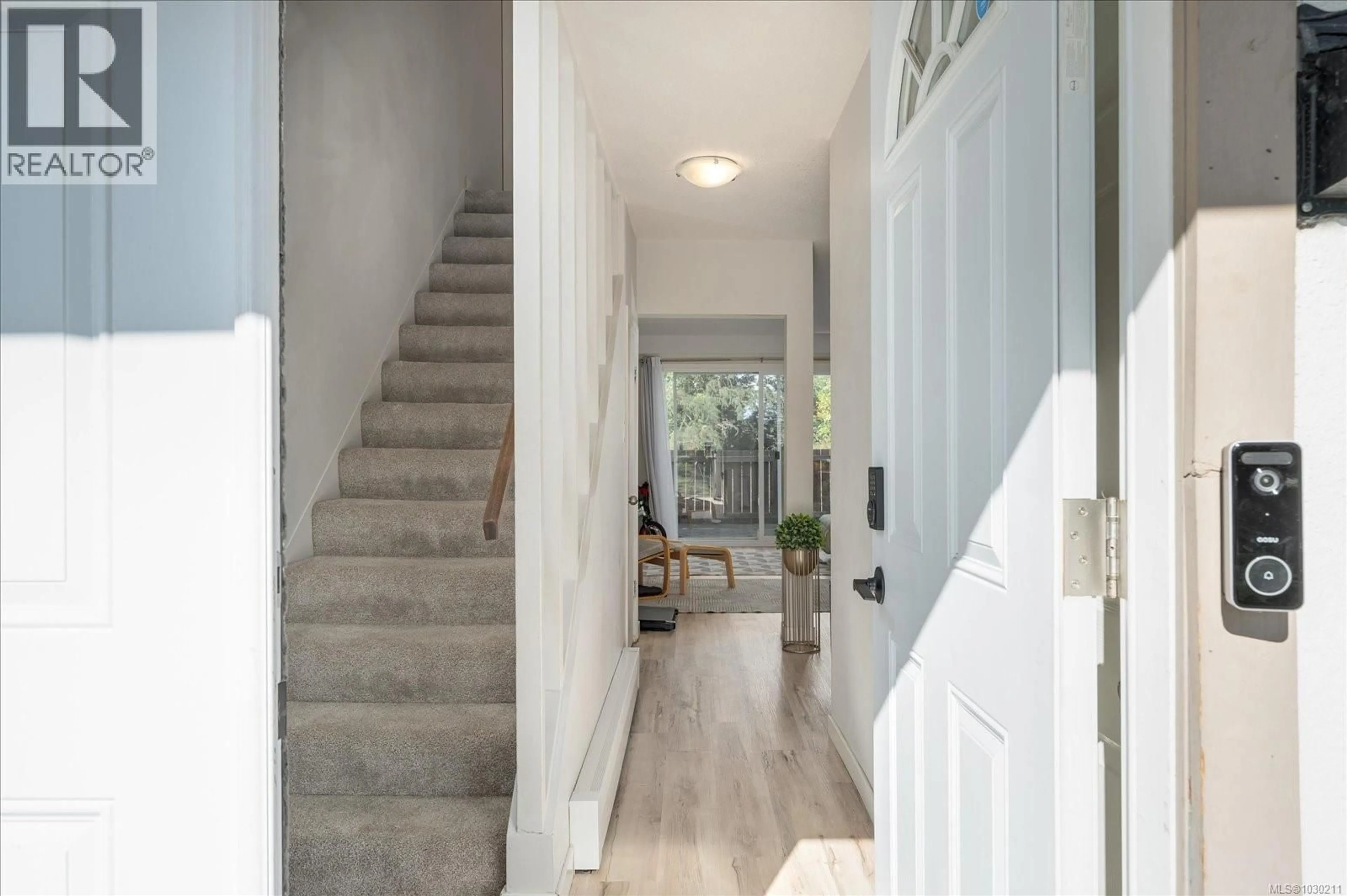 Indoor entryway for 2554 HIGHLAND BOULEVARD, Nanaimo British Columbia V9S3N8