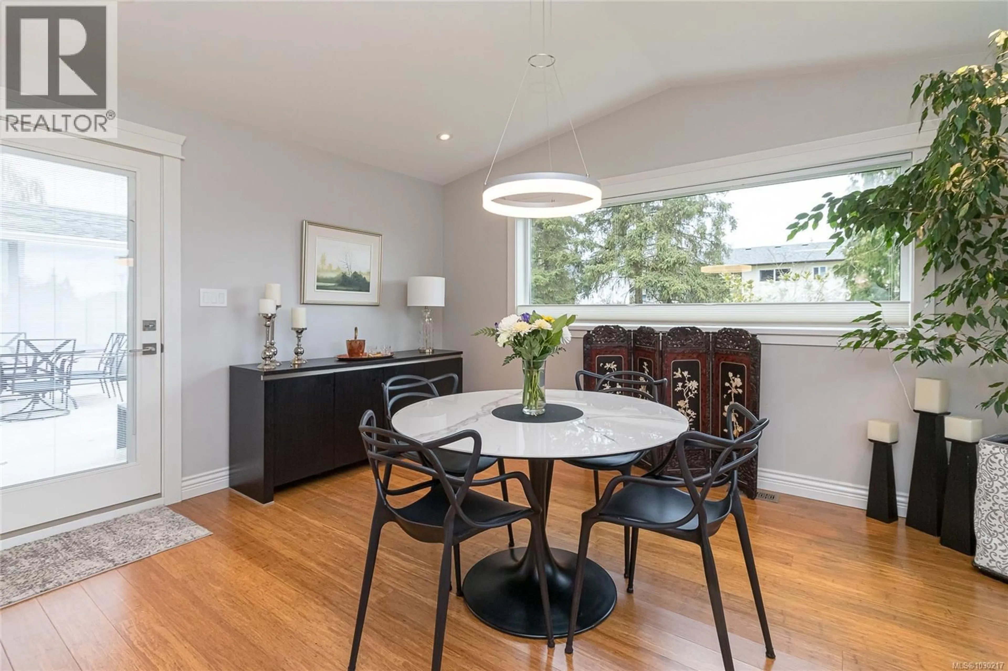 Dining room, wood/laminate floor for 1894 SEABOARD CRESCENT, Central Saanich British Columbia V8M1K6